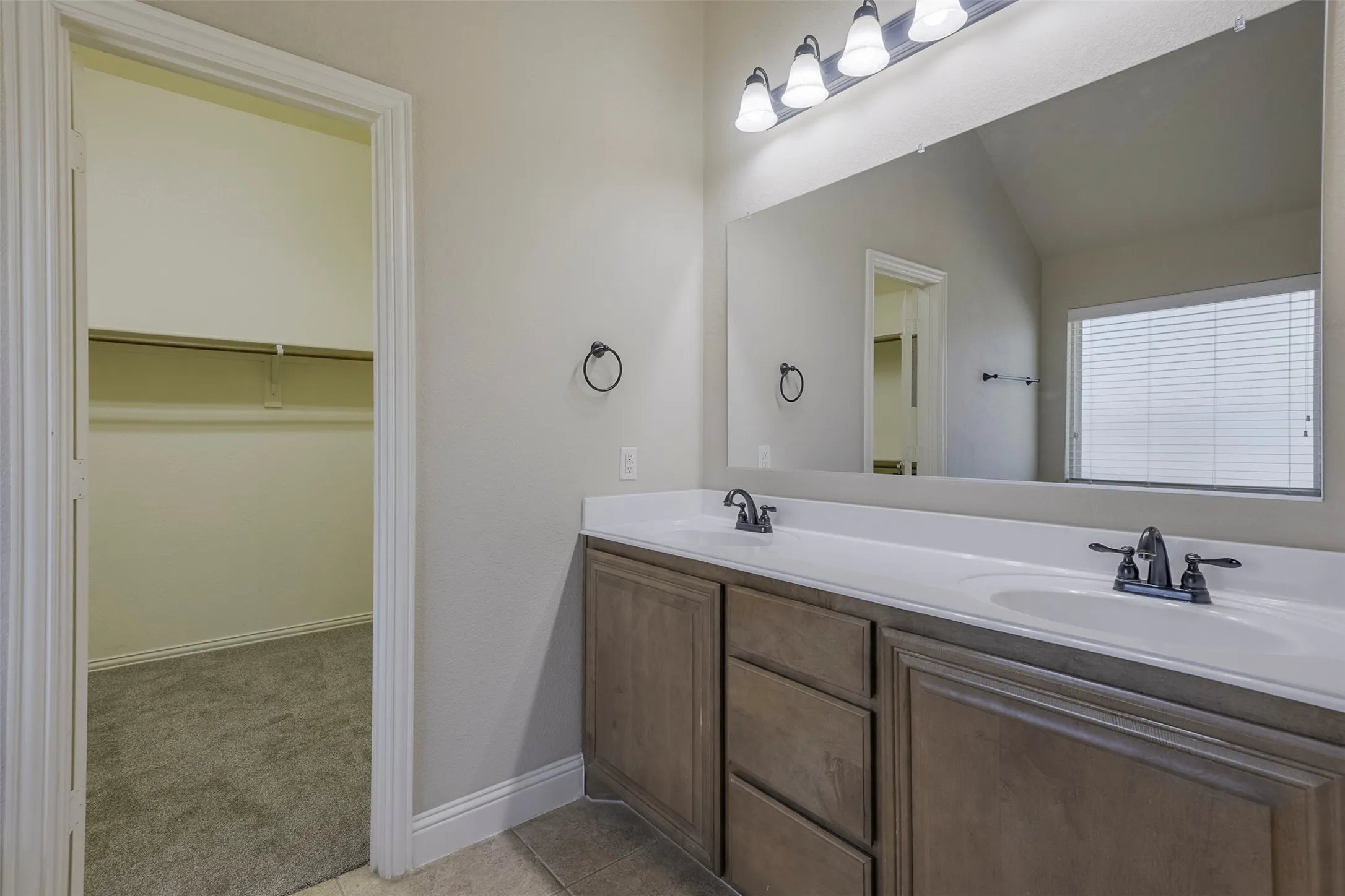 Single Family Residence For Sale in Ellis County , 905 Mill Pond Drive, Midlothian, Texas 76065, 4 Bedroom, 2 Bathroom, 2 Garage spaces, 2,318 Sqft, built in 2014, mls#21358904, Real Estate Agent in Midlothian, Homes For Sale in Ellis county, Homes For Sale in Midlothian, Realtor in Midlothian Texas, Real Estate Brokerage Independent Realty Texas, Luminita Cordes Realtor