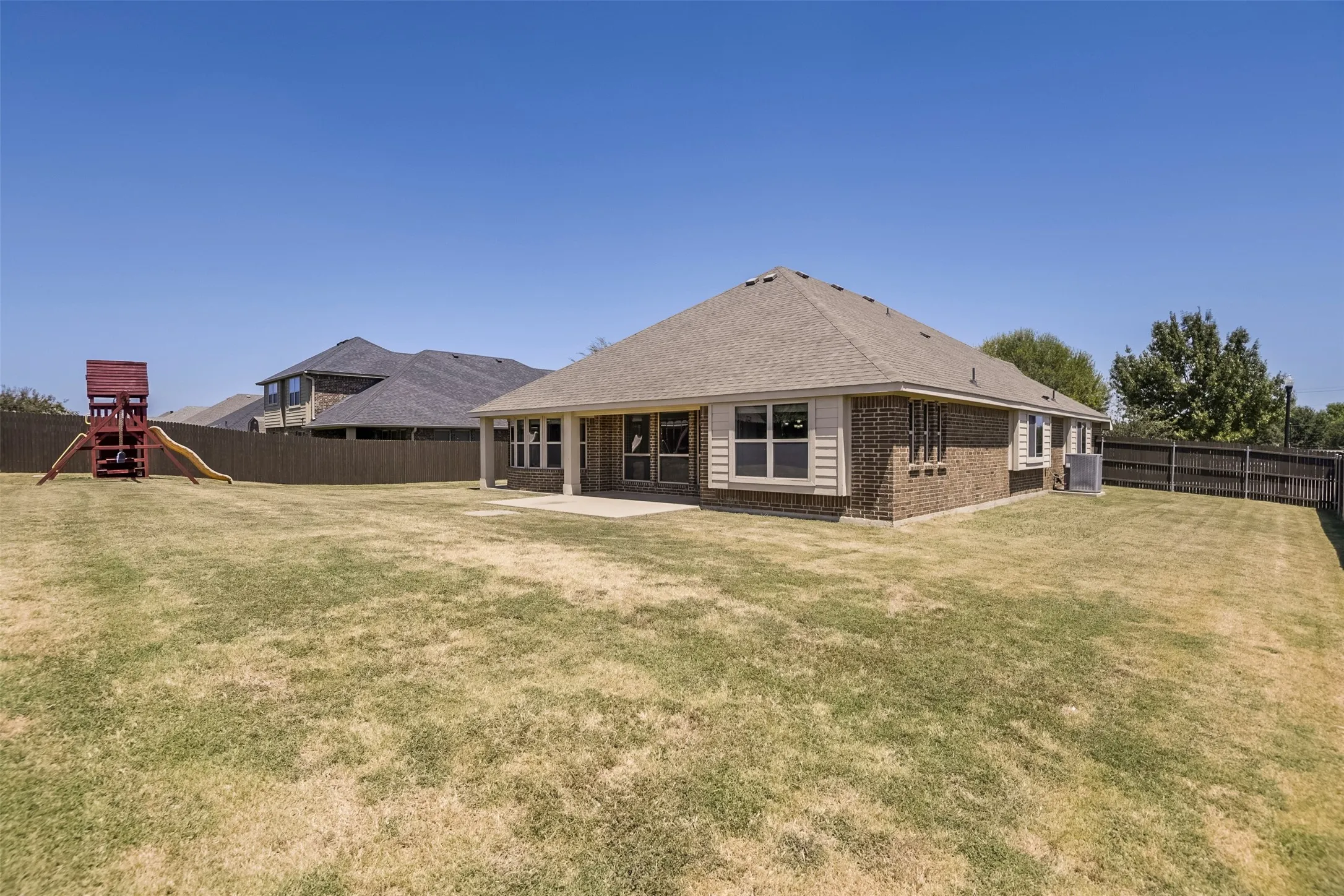 Single Family Residence For Sale in Ellis County , 905 Mill Pond Drive, Midlothian, Texas 76065, 4 Bedroom, 2 Bathroom, 2 Garage spaces, 2,318 Sqft, built in 2014, mls#21358904, Real Estate Agent in Midlothian, Homes For Sale in Ellis county, Homes For Sale in Midlothian, Realtor in Midlothian Texas, Real Estate Brokerage Independent Realty Texas, Luminita Cordes Realtor