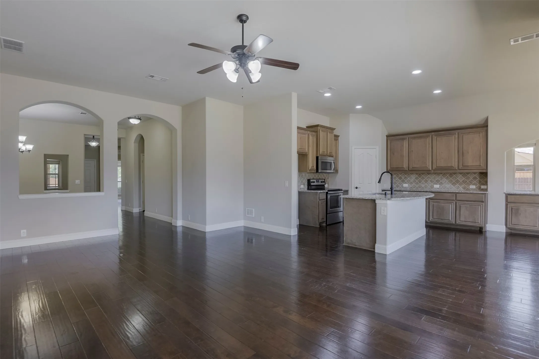 Single Family Residence For Sale in Ellis County , 905 Mill Pond Drive, Midlothian, Texas 76065, 4 Bedroom, 2 Bathroom, 2 Garage spaces, 2,318 Sqft, built in 2014, mls#21358904, Real Estate Agent in Midlothian, Homes For Sale in Ellis county, Homes For Sale in Midlothian, Realtor in Midlothian Texas, Real Estate Brokerage Independent Realty Texas, Luminita Cordes Realtor