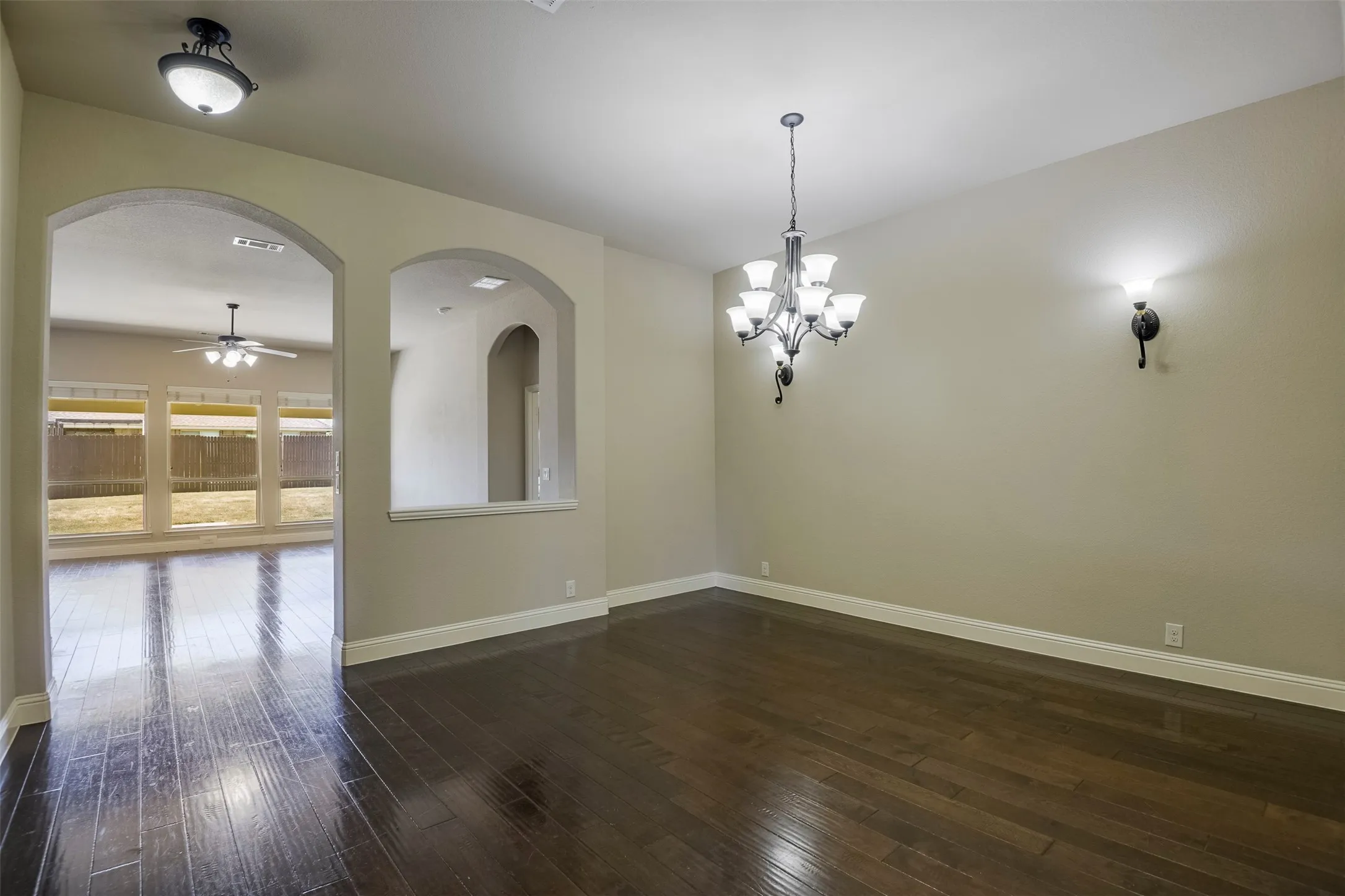 Single Family Residence For Sale in Ellis County , 905 Mill Pond Drive, Midlothian, Texas 76065, 4 Bedroom, 2 Bathroom, 2 Garage spaces, 2,318 Sqft, built in 2014, mls#21358904, Real Estate Agent in Midlothian, Homes For Sale in Ellis county, Homes For Sale in Midlothian, Realtor in Midlothian Texas, Real Estate Brokerage Independent Realty Texas, Luminita Cordes Realtor