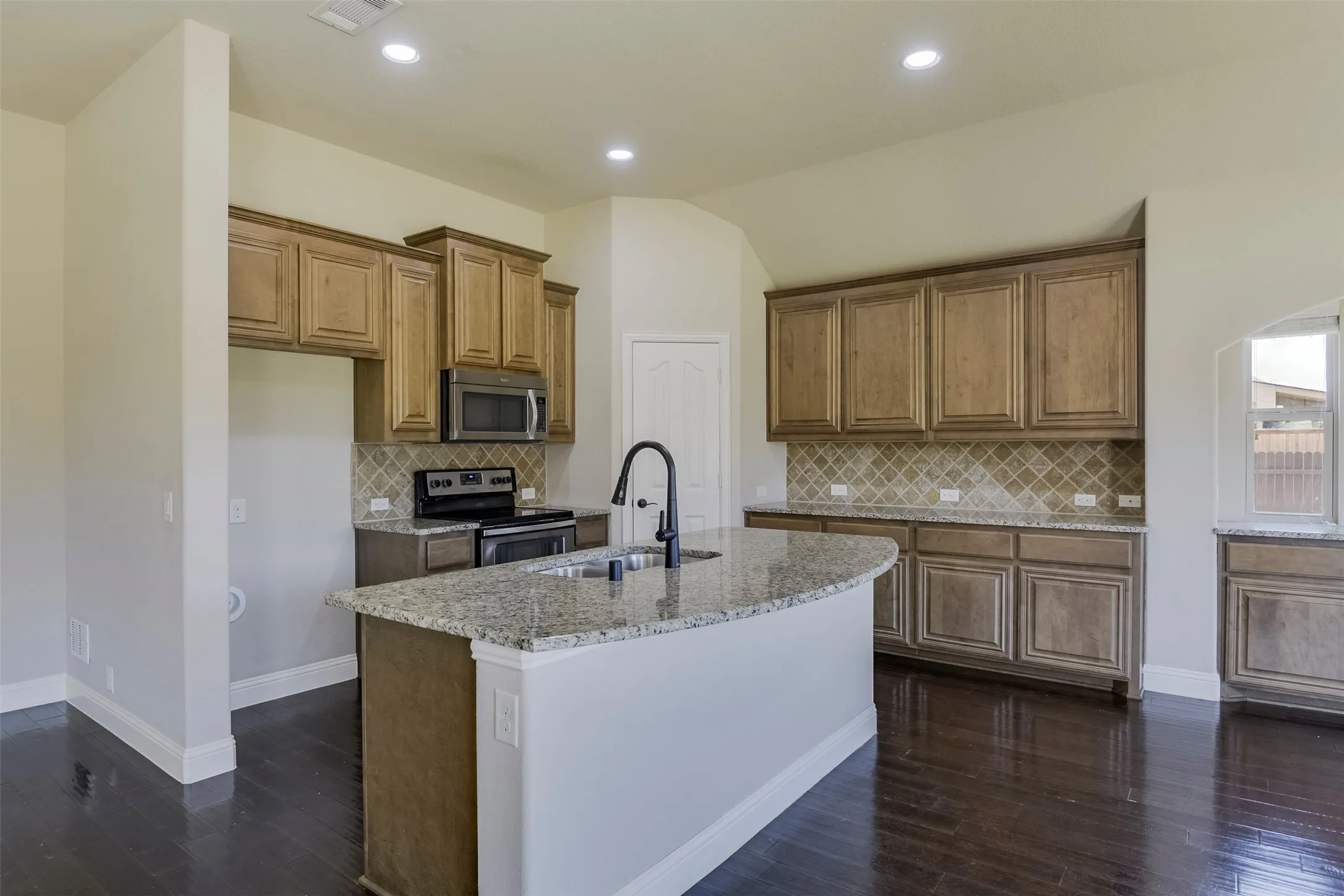Single Family Residence For Sale in Ellis County , 905 Mill Pond Drive, Midlothian, Texas 76065, 4 Bedroom, 2 Bathroom, 2 Garage spaces, 2,318 Sqft, built in 2014, mls#21358904, Real Estate Agent in Midlothian, Homes For Sale in Ellis county, Homes For Sale in Midlothian, Realtor in Midlothian Texas, Real Estate Brokerage Independent Realty Texas, Luminita Cordes Realtor