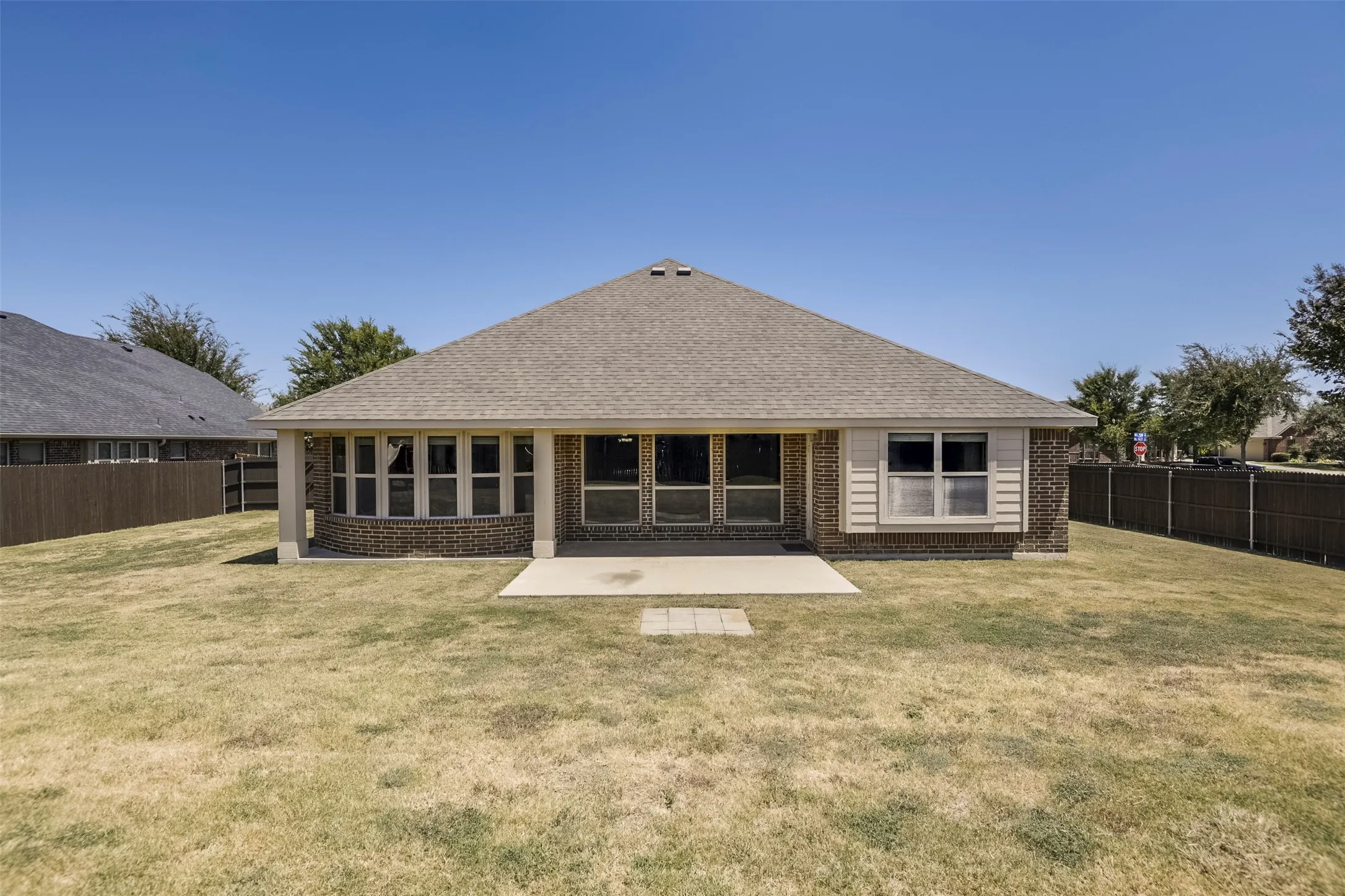 Single Family Residence For Sale in Ellis County , 905 Mill Pond Drive, Midlothian, Texas 76065, 4 Bedroom, 2 Bathroom, 2 Garage spaces, 2,318 Sqft, built in 2014, mls#21358904, Real Estate Agent in Midlothian, Homes For Sale in Ellis county, Homes For Sale in Midlothian, Realtor in Midlothian Texas, Real Estate Brokerage Independent Realty Texas, Luminita Cordes Realtor