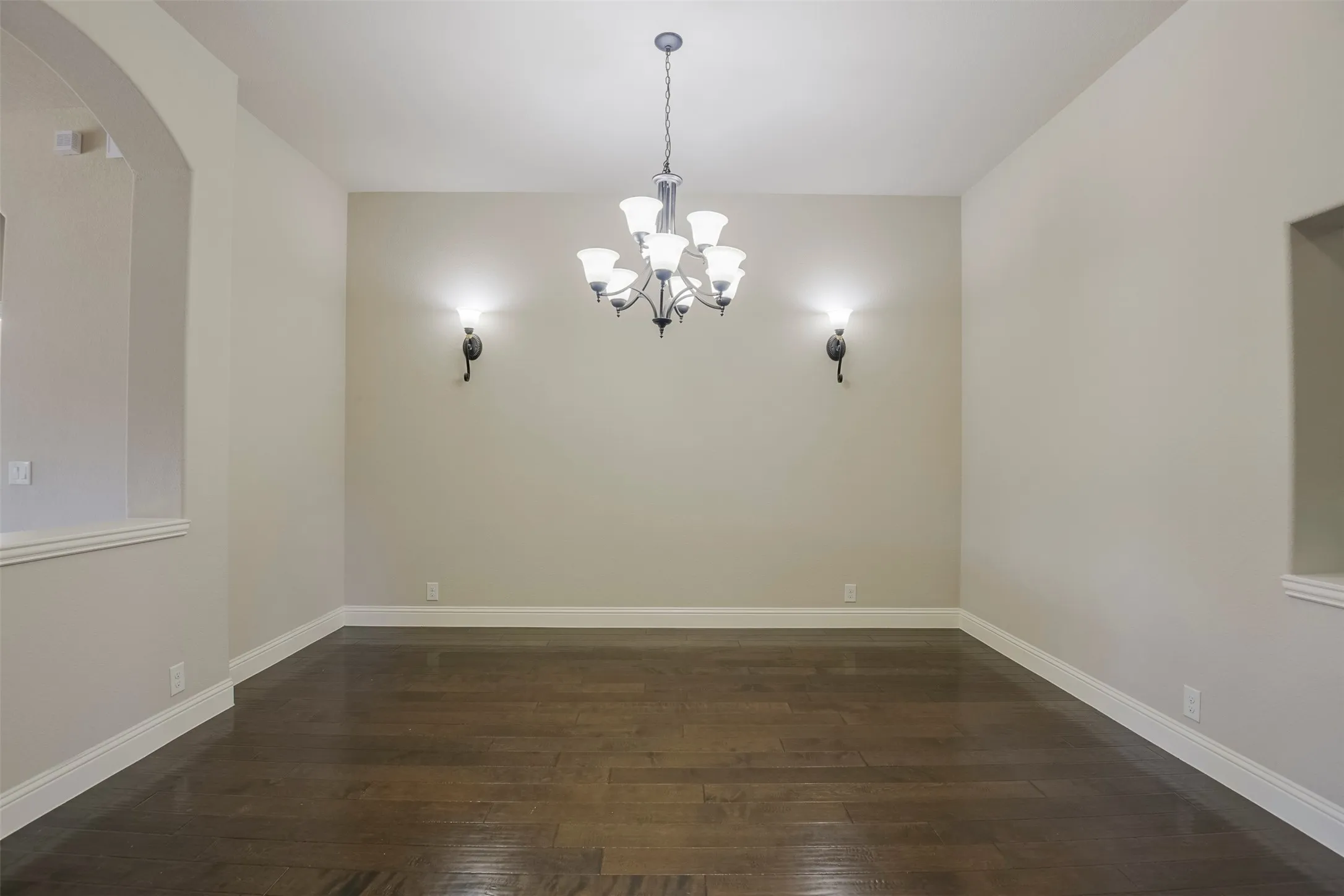 Single Family Residence For Sale in Ellis County , 905 Mill Pond Drive, Midlothian, Texas 76065, 4 Bedroom, 2 Bathroom, 2 Garage spaces, 2,318 Sqft, built in 2014, mls#21358904, Real Estate Agent in Midlothian, Homes For Sale in Ellis county, Homes For Sale in Midlothian, Realtor in Midlothian Texas, Real Estate Brokerage Independent Realty Texas, Luminita Cordes Realtor