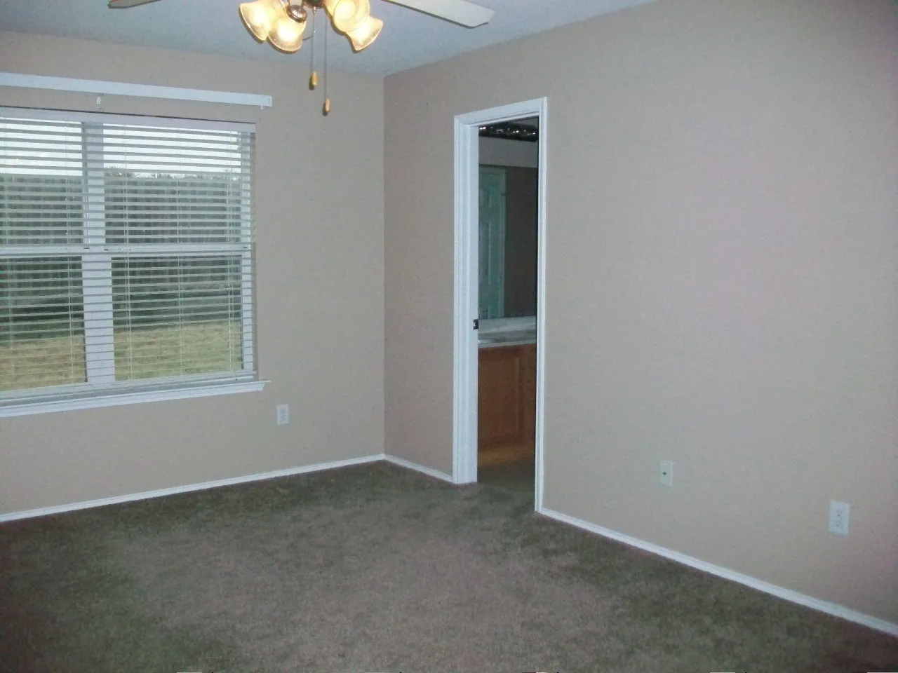 Single Family Residence For Rent in Hood County , 4735 Topaz Lane, Granbury, Texas 76049, 3 Bedroom, 2 Bathroom, 2 Garage spaces, 1,441 Sqft, built in 2005, mls#21360574, Real Estate Agent in Granbury, Homes For Rent in Hood county, Homes For Rent in Granbury, Realtor in Granbury Texas, Real Estate Brokerage Independent Realty Texas, Luminita Cordes Realtor