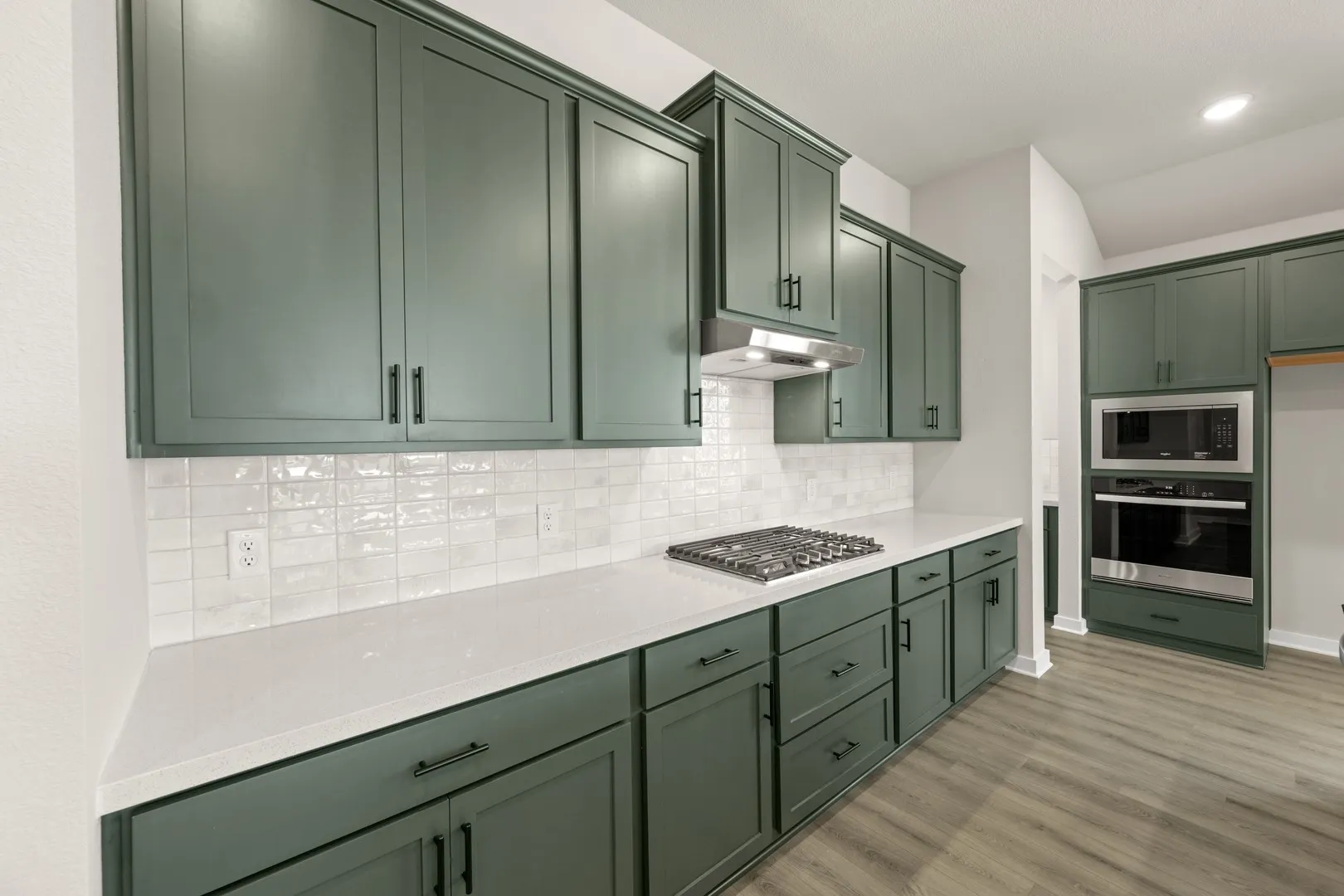 15_6900 Deadwood- Kitchen-5