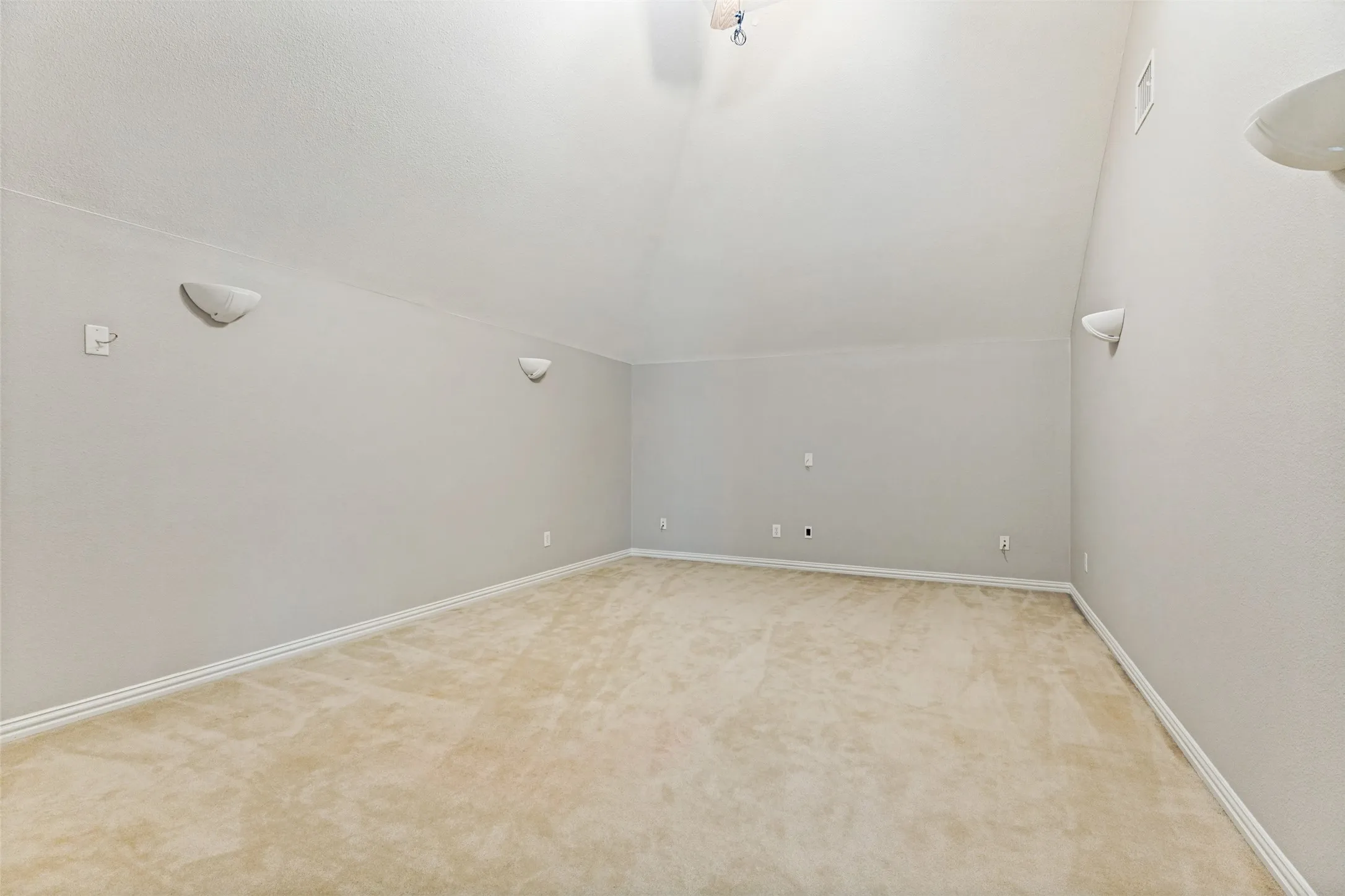 Single Family Residence For Sale in Tarrant County , 12301 Red Birch Lane, Fort Worth, Texas 76244, 4 Bedroom, 4 Bathroom, 3 Garage spaces, 3,425 Sqft, built in 2001, mls#21360418, Real Estate Agent in Fort Worth, Homes For Sale in Tarrant county, Homes For Sale in Fort Worth, Realtor in Fort Worth Texas, Real Estate Brokerage Independent Realty Texas, Luminita Cordes Realtor