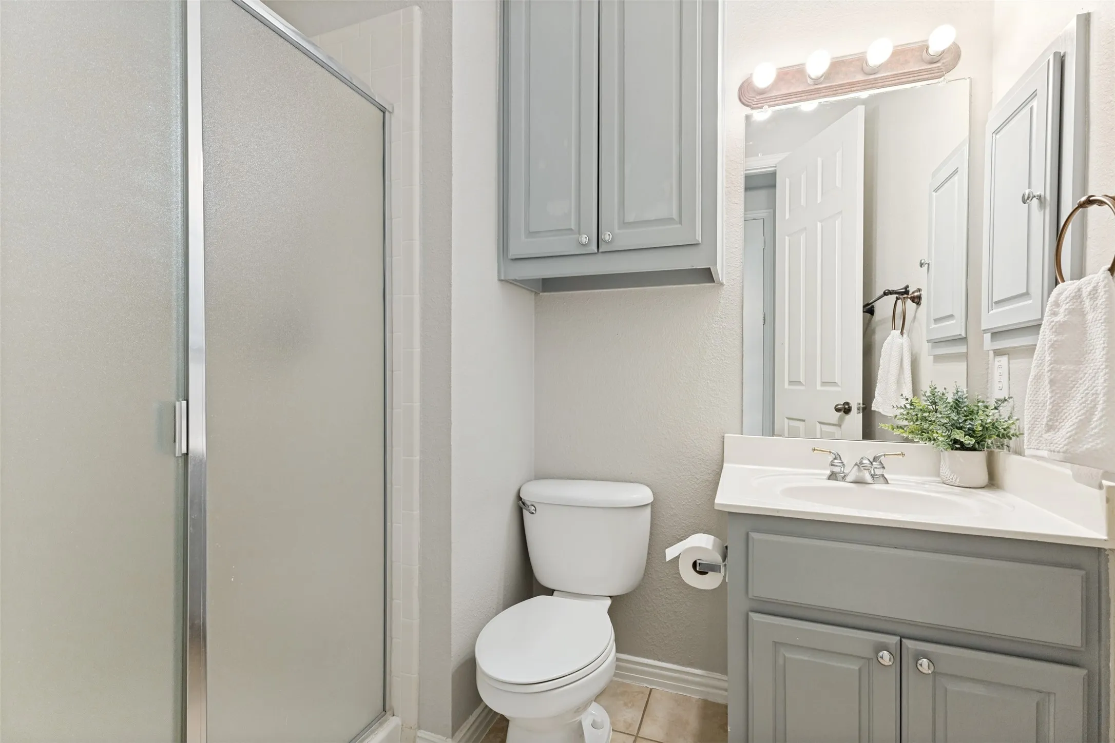 Single Family Residence For Sale in Tarrant County , 12301 Red Birch Lane, Fort Worth, Texas 76244, 4 Bedroom, 4 Bathroom, 3 Garage spaces, 3,425 Sqft, built in 2001, mls#21360418, Real Estate Agent in Fort Worth, Homes For Sale in Tarrant county, Homes For Sale in Fort Worth, Realtor in Fort Worth Texas, Real Estate Brokerage Independent Realty Texas, Luminita Cordes Realtor