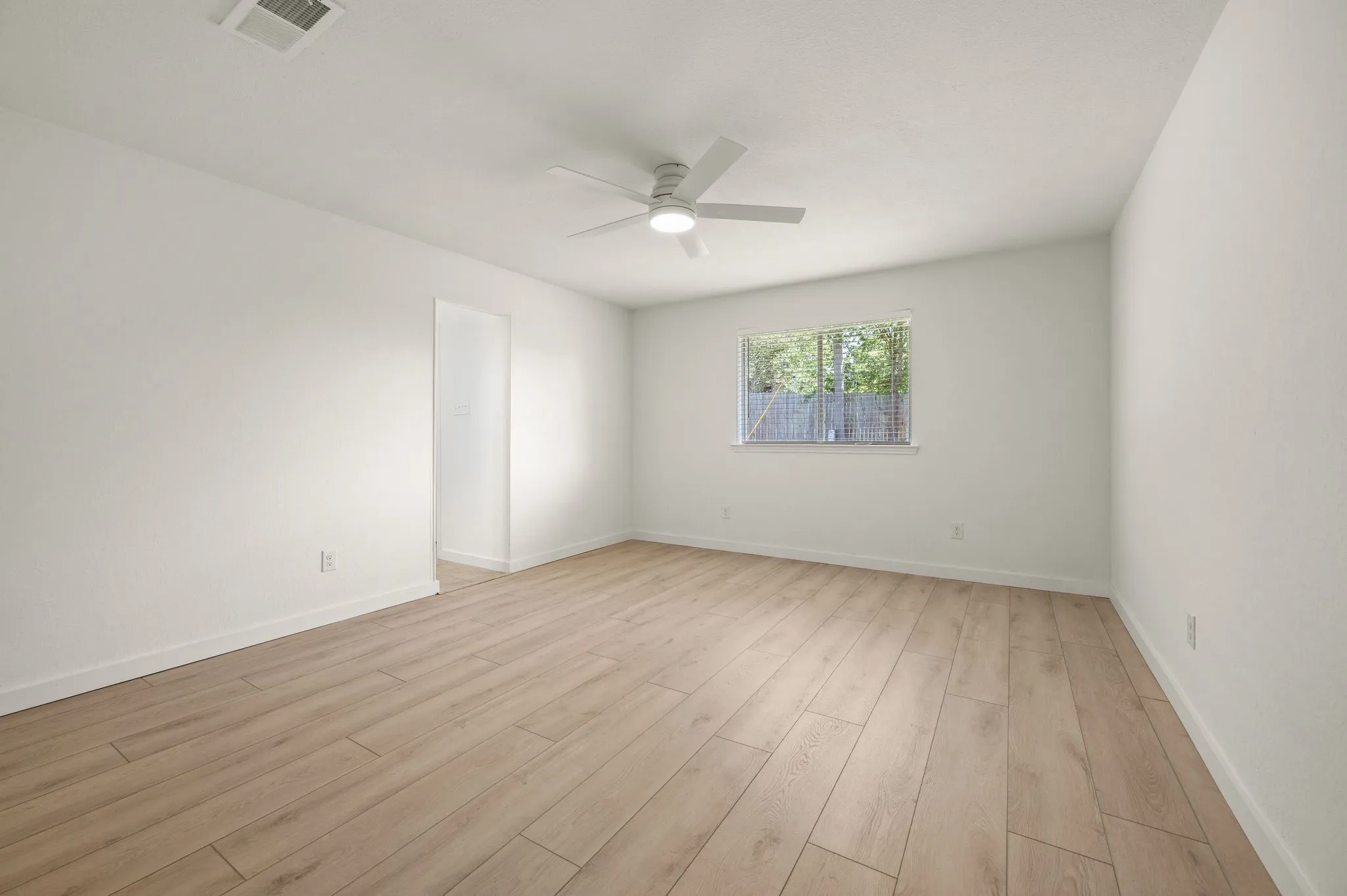 Single Family Residence For Sale in Tarrant County , 6312 Beetle Drive, Watauga, Texas 76148, 3 Bedroom, 2 Bathroom, 2 Garage spaces, 1,269 Sqft, built in 1982, mls#21349094, Real Estate Agent in Watauga, Homes For Sale in Tarrant county, Homes For Sale in Watauga, Realtor in Watauga Texas, Real Estate Brokerage Independent Realty Texas, Luminita Cordes Realtor