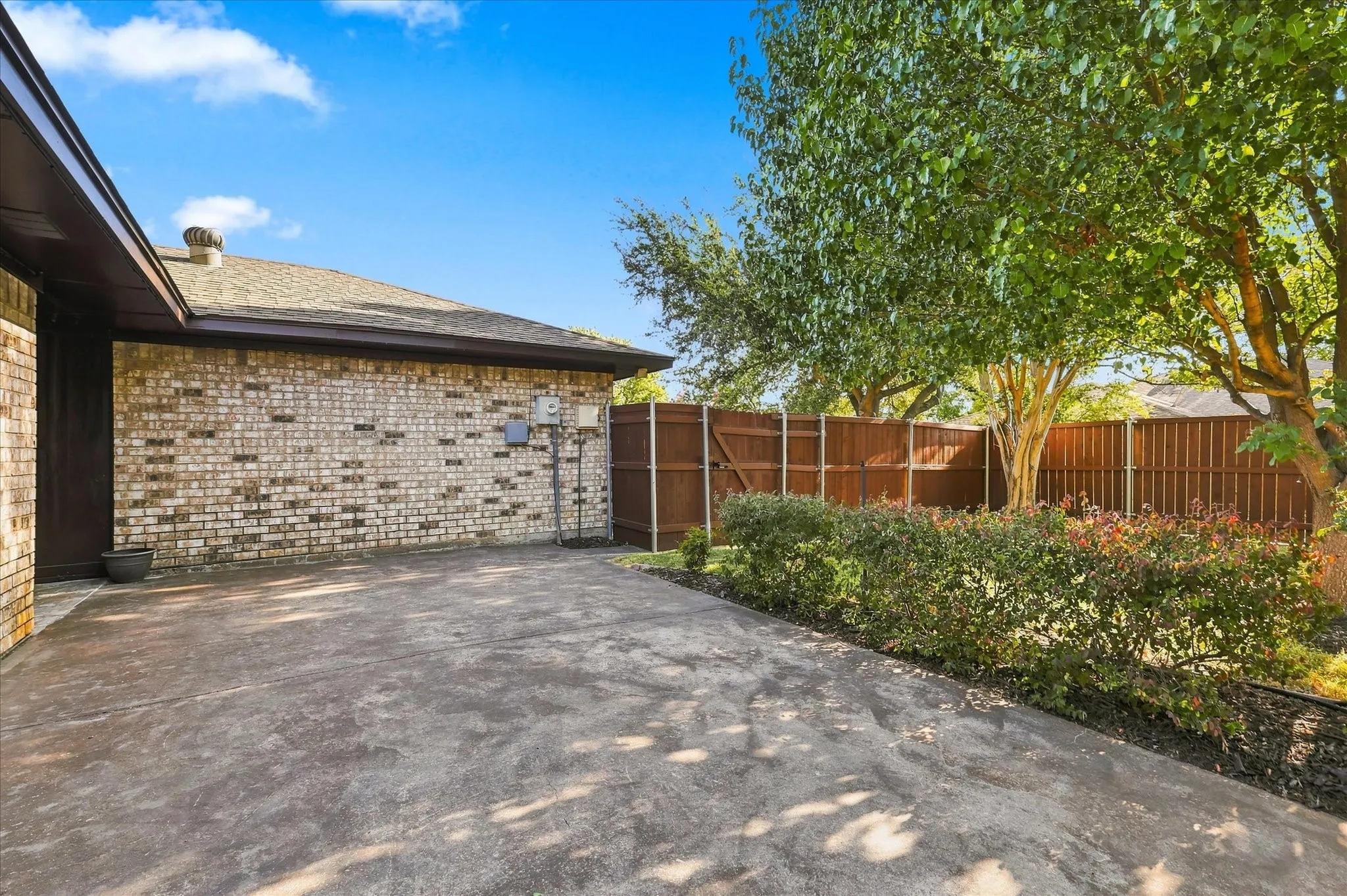 Single Family Residence For Sale in Denton County , 1903 Big Sky Drive, Lewisville, Texas 75077, 3 Bedroom, 2 Bathroom, 2 Garage spaces, 1,745 Sqft, built in 1980, mls#21360429, Real Estate Agent in Lewisville, Homes For Sale in Denton county, Homes For Sale in Lewisville, Realtor in Lewisville Texas, Real Estate Brokerage Independent Realty Texas, Luminita Cordes Realtor