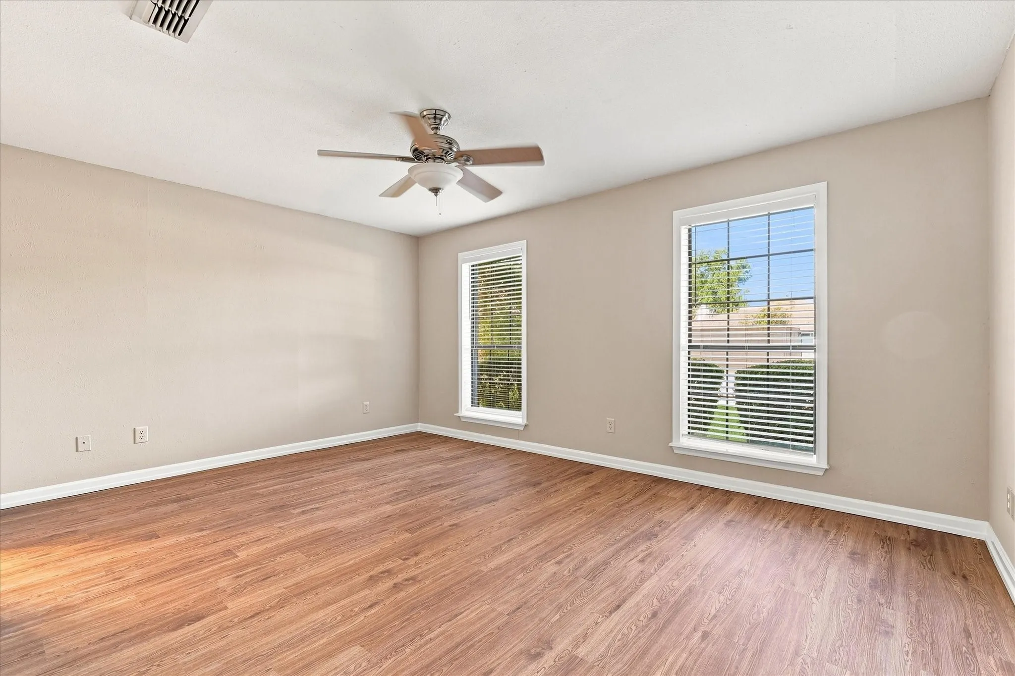 Single Family Residence For Sale in Denton County , 1903 Big Sky Drive, Lewisville, Texas 75077, 3 Bedroom, 2 Bathroom, 2 Garage spaces, 1,745 Sqft, built in 1980, mls#21360429, Real Estate Agent in Lewisville, Homes For Sale in Denton county, Homes For Sale in Lewisville, Realtor in Lewisville Texas, Real Estate Brokerage Independent Realty Texas, Luminita Cordes Realtor