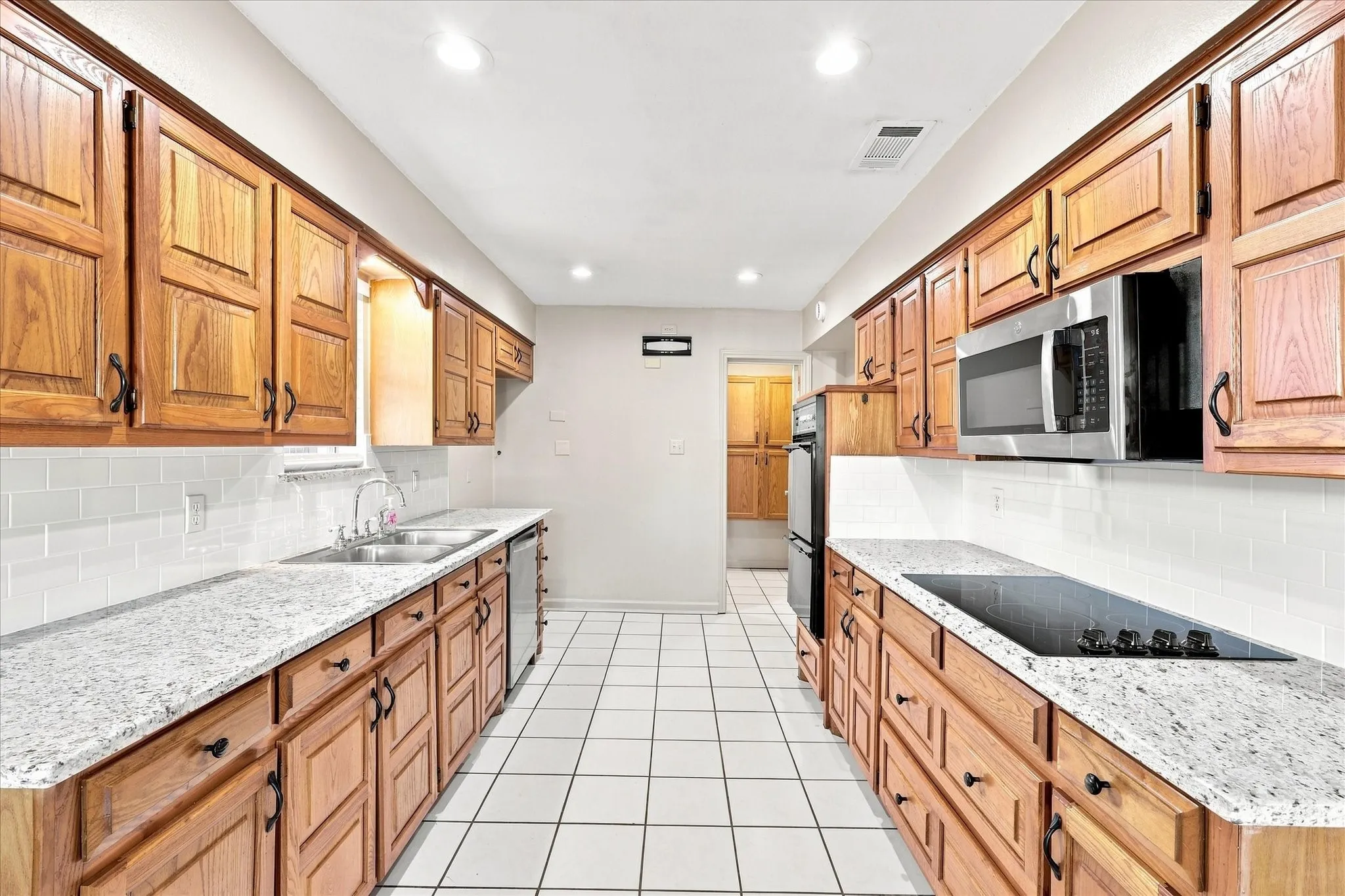 Single Family Residence For Sale in Denton County , 1903 Big Sky Drive, Lewisville, Texas 75077, 3 Bedroom, 2 Bathroom, 2 Garage spaces, 1,745 Sqft, built in 1980, mls#21360429, Real Estate Agent in Lewisville, Homes For Sale in Denton county, Homes For Sale in Lewisville, Realtor in Lewisville Texas, Real Estate Brokerage Independent Realty Texas, Luminita Cordes Realtor