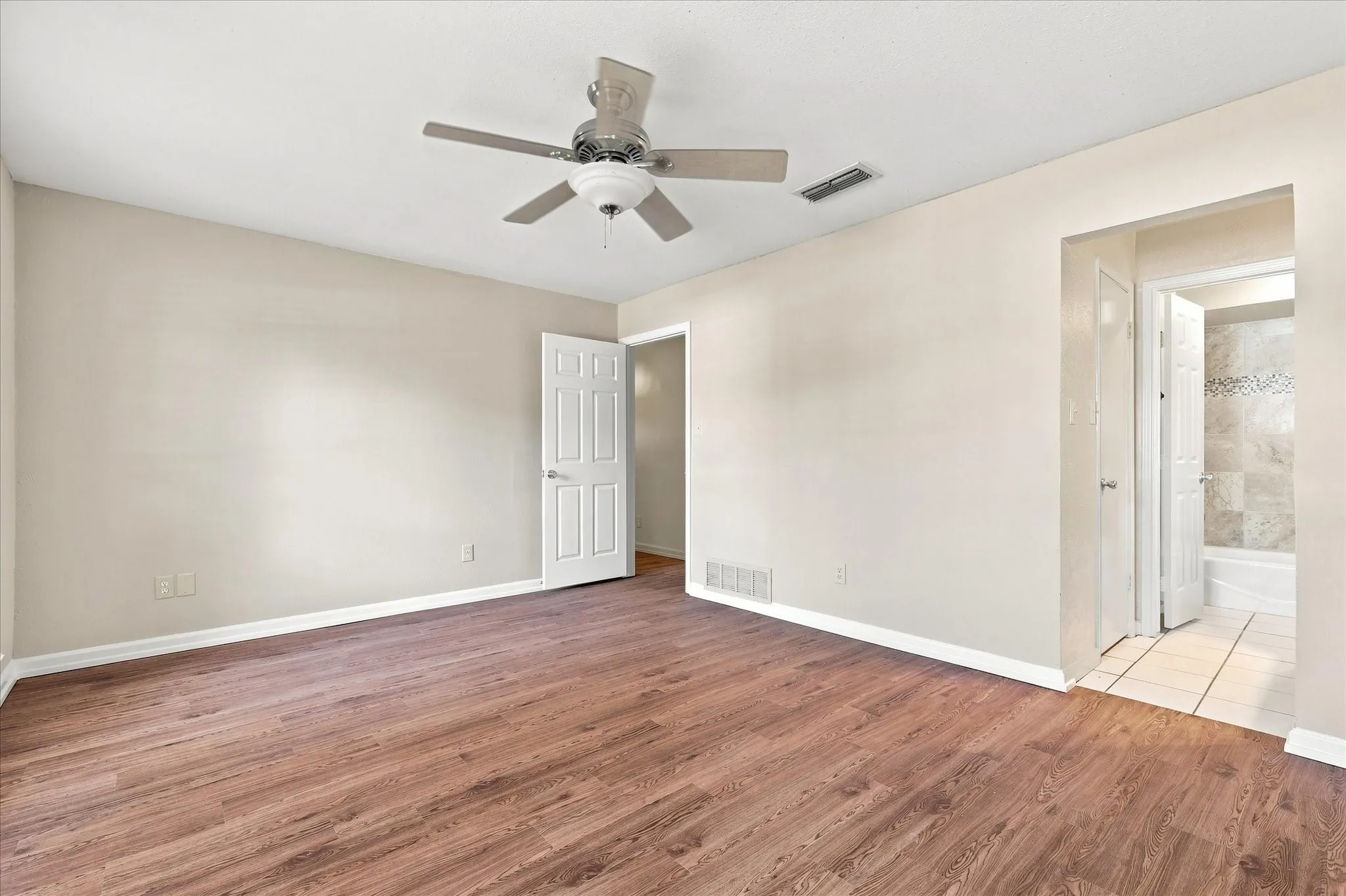 Single Family Residence For Sale in Denton County , 1903 Big Sky Drive, Lewisville, Texas 75077, 3 Bedroom, 2 Bathroom, 2 Garage spaces, 1,745 Sqft, built in 1980, mls#21360429, Real Estate Agent in Lewisville, Homes For Sale in Denton county, Homes For Sale in Lewisville, Realtor in Lewisville Texas, Real Estate Brokerage Independent Realty Texas, Luminita Cordes Realtor