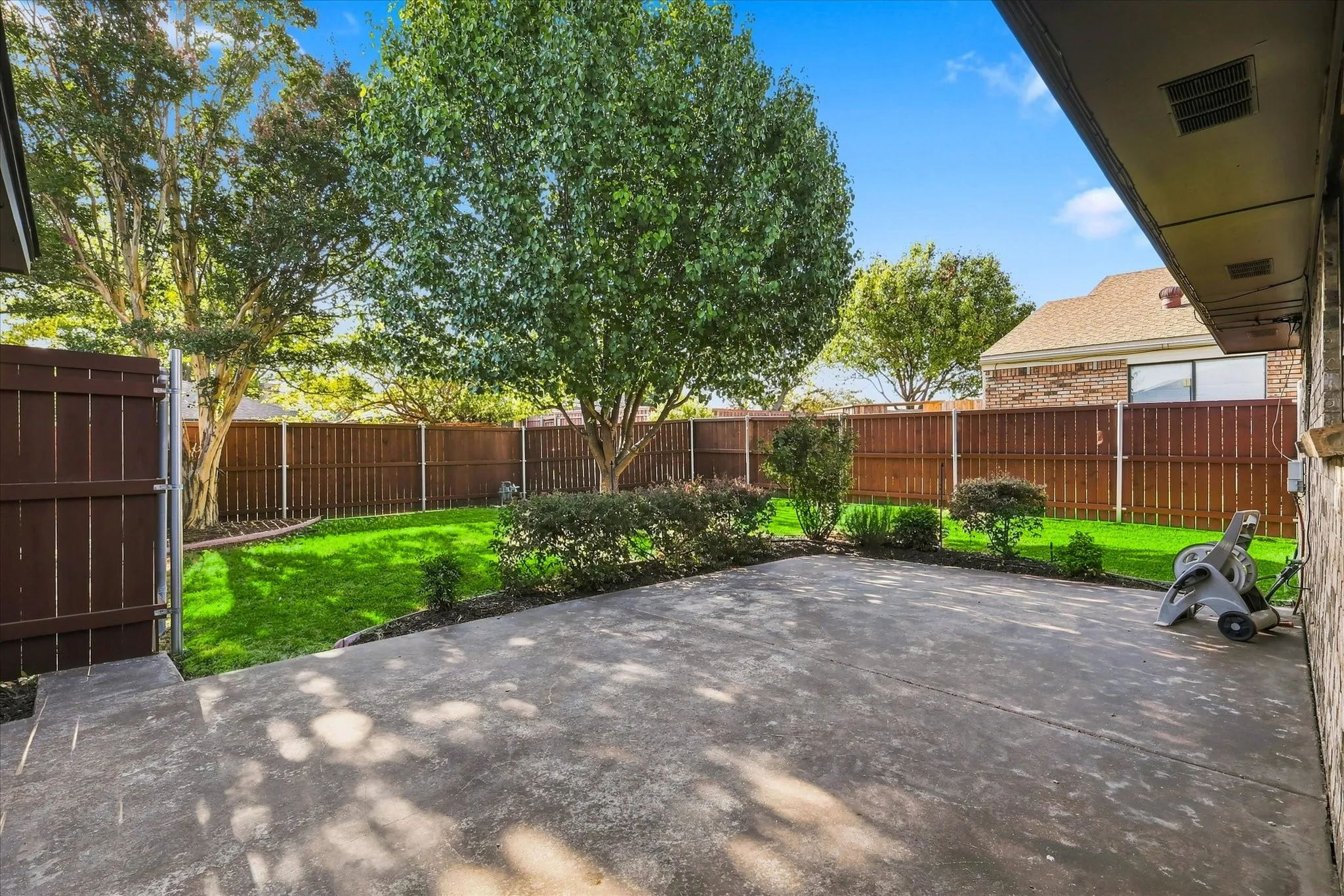 Single Family Residence For Sale in Denton County , 1903 Big Sky Drive, Lewisville, Texas 75077, 3 Bedroom, 2 Bathroom, 2 Garage spaces, 1,745 Sqft, built in 1980, mls#21360429, Real Estate Agent in Lewisville, Homes For Sale in Denton county, Homes For Sale in Lewisville, Realtor in Lewisville Texas, Real Estate Brokerage Independent Realty Texas, Luminita Cordes Realtor