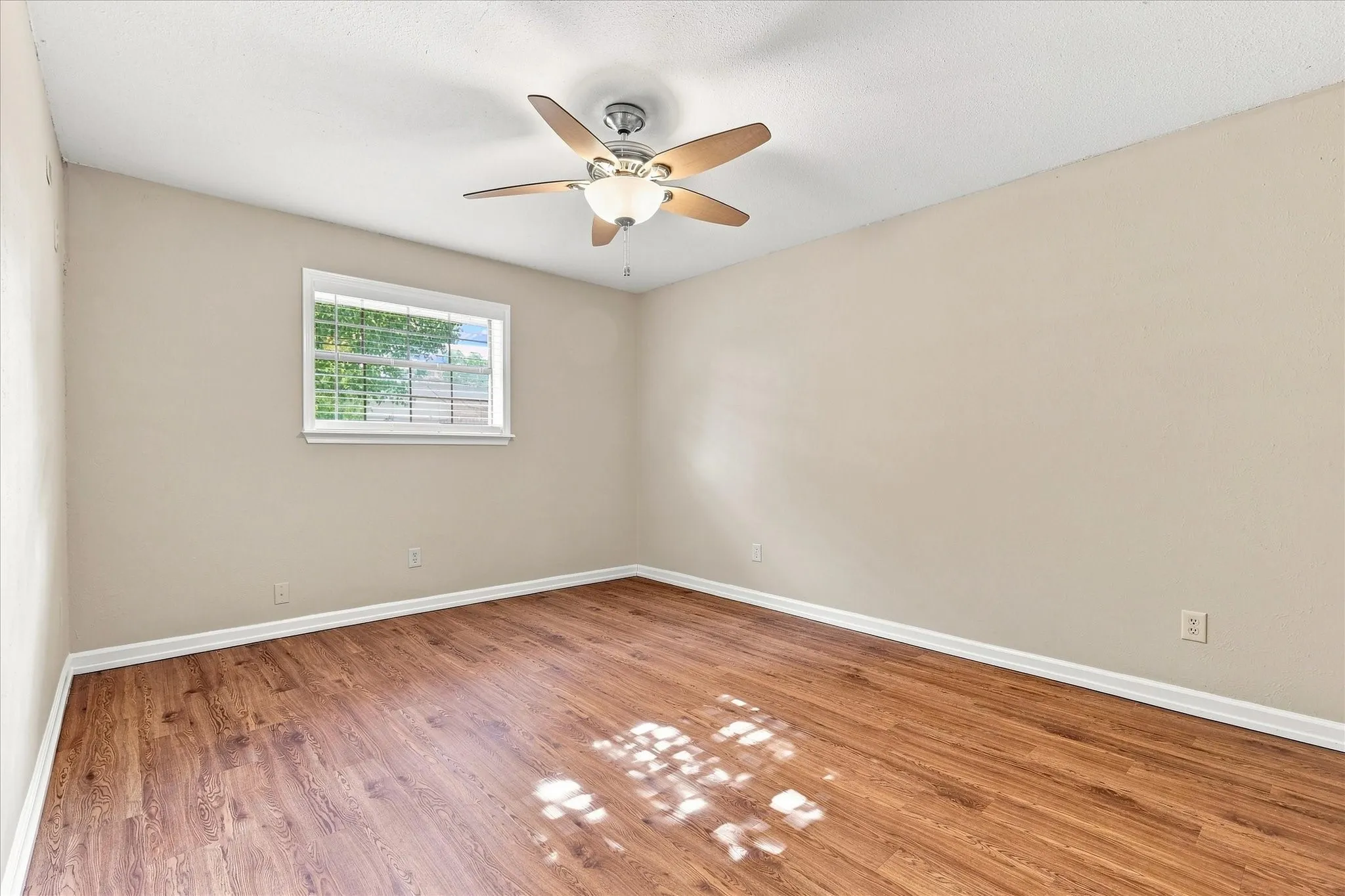 Single Family Residence For Sale in Denton County , 1903 Big Sky Drive, Lewisville, Texas 75077, 3 Bedroom, 2 Bathroom, 2 Garage spaces, 1,745 Sqft, built in 1980, mls#21360429, Real Estate Agent in Lewisville, Homes For Sale in Denton county, Homes For Sale in Lewisville, Realtor in Lewisville Texas, Real Estate Brokerage Independent Realty Texas, Luminita Cordes Realtor