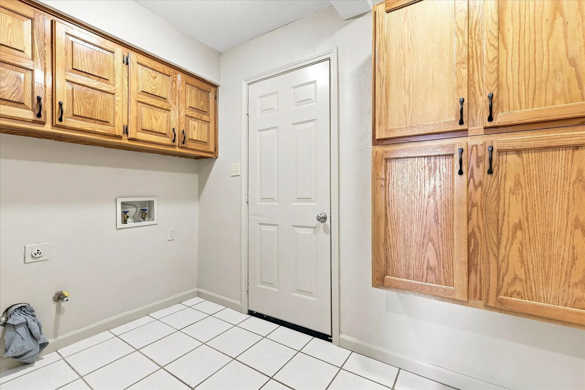 Single Family Residence For Sale in Denton County , 1903 Big Sky Drive, Lewisville, Texas 75077, 3 Bedroom, 2 Bathroom, 2 Garage spaces, 1,745 Sqft, built in 1980, mls#21360429, Real Estate Agent in Lewisville, Homes For Sale in Denton county, Homes For Sale in Lewisville, Realtor in Lewisville Texas, Real Estate Brokerage Independent Realty Texas, Luminita Cordes Realtor