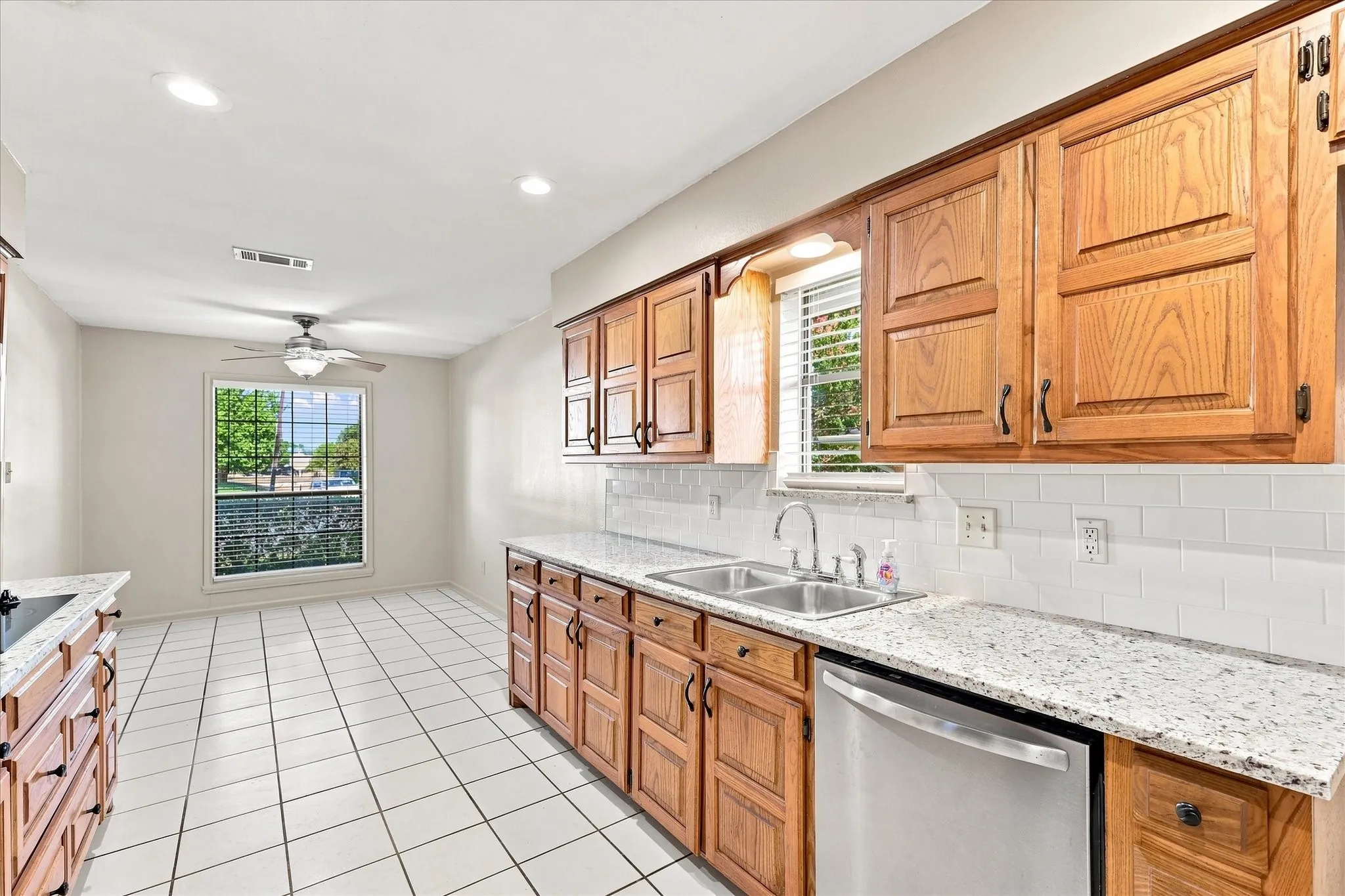 Single Family Residence For Sale in Denton County , 1903 Big Sky Drive, Lewisville, Texas 75077, 3 Bedroom, 2 Bathroom, 2 Garage spaces, 1,745 Sqft, built in 1980, mls#21360429, Real Estate Agent in Lewisville, Homes For Sale in Denton county, Homes For Sale in Lewisville, Realtor in Lewisville Texas, Real Estate Brokerage Independent Realty Texas, Luminita Cordes Realtor