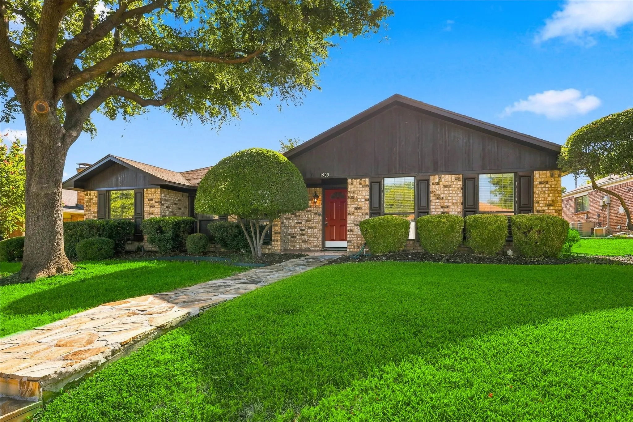 Single Family Residence For Sale in Denton County , 1903 Big Sky Drive, Lewisville, Texas 75077, 3 Bedroom, 2 Bathroom, 2 Garage spaces, 1,745 Sqft, built in 1980, mls#21360429, Real Estate Agent in Lewisville, Homes For Sale in Denton county, Homes For Sale in Lewisville, Realtor in Lewisville Texas, Real Estate Brokerage Independent Realty Texas, Luminita Cordes Realtor