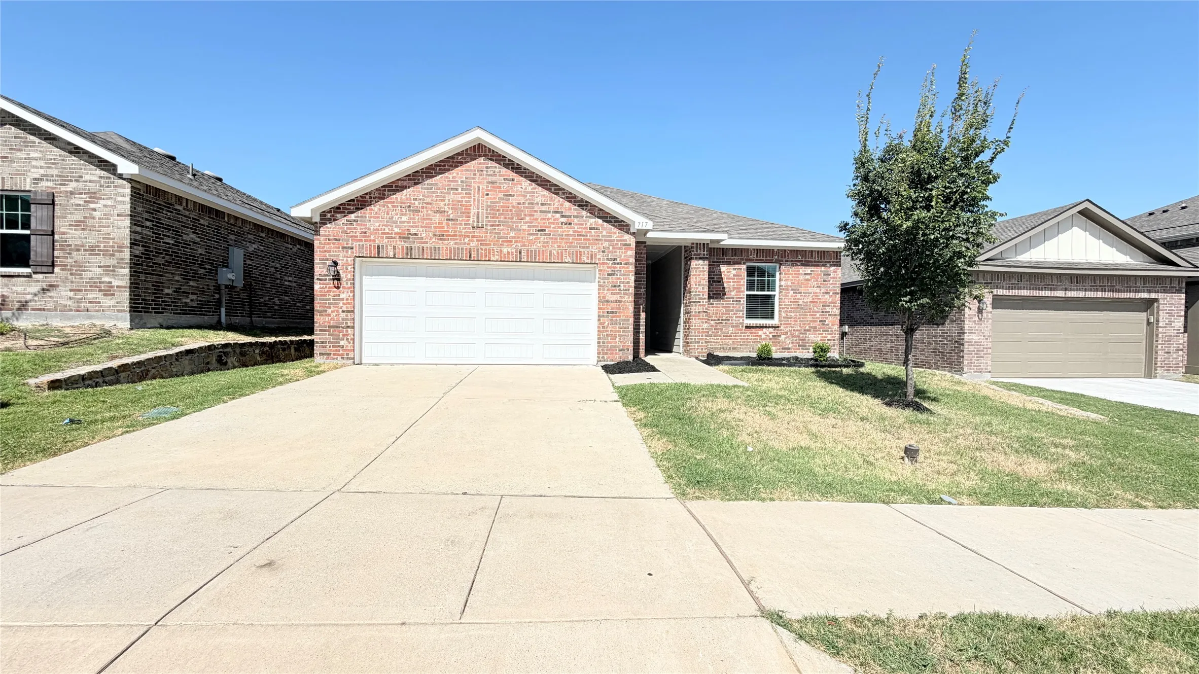 Single Family Residence For Rent in Collin County , 717 Yorkshire Drive, Lavon, Texas 75166, 4 Bedroom, 2 Bathroom, 2 Garage spaces, 1,884 Sqft, built in 2022, mls#21360578, Real Estate Agent in Lavon, Homes For Rent in Collin county, Homes For Rent in Lavon, Realtor in Lavon Texas, Real Estate Brokerage Independent Realty Texas, Luminita Cordes Realtor