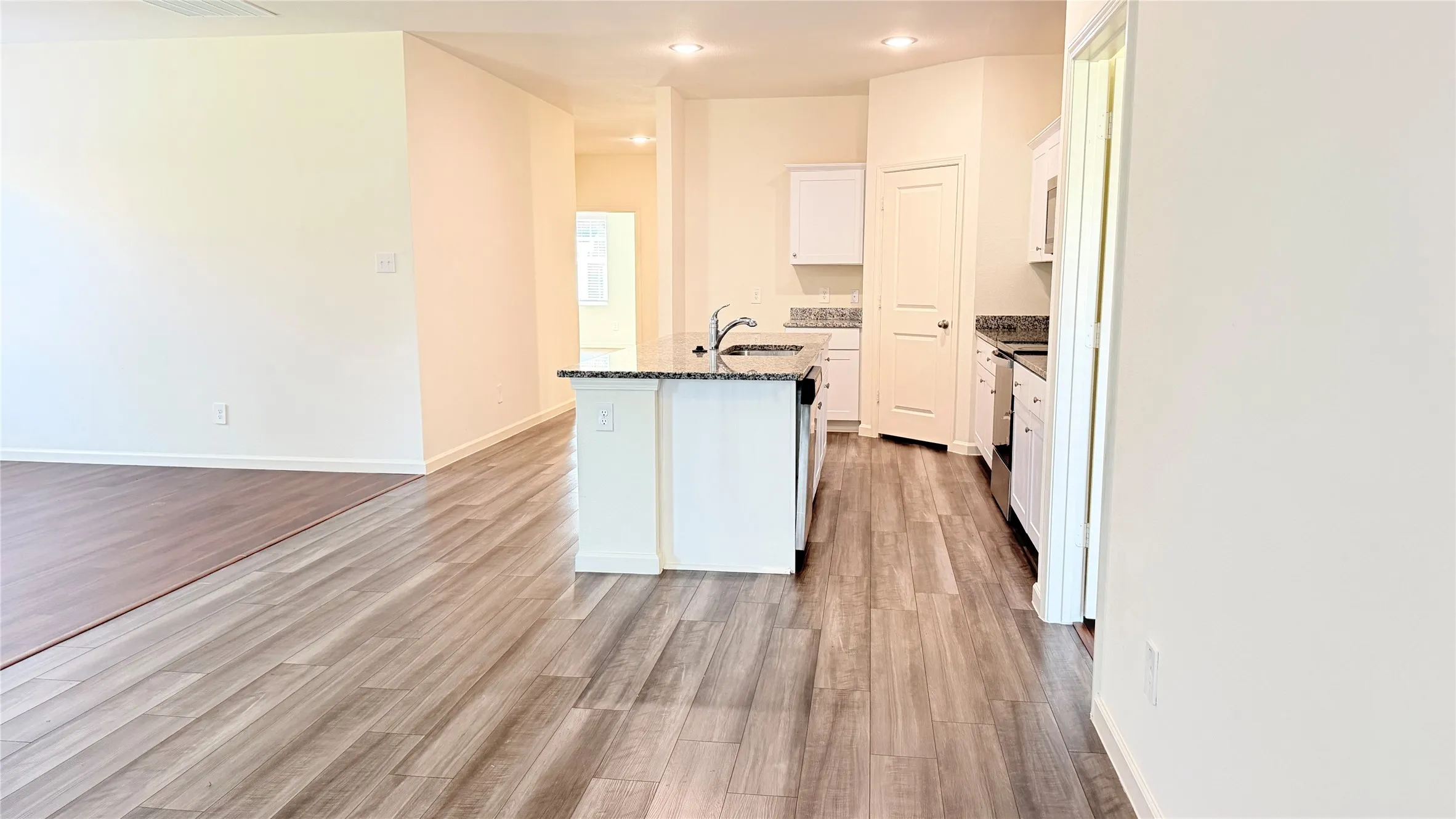 Single Family Residence For Rent in Collin County , 717 Yorkshire Drive, Lavon, Texas 75166, 4 Bedroom, 2 Bathroom, 2 Garage spaces, 1,884 Sqft, built in 2022, mls#21360578, Real Estate Agent in Lavon, Homes For Rent in Collin county, Homes For Rent in Lavon, Realtor in Lavon Texas, Real Estate Brokerage Independent Realty Texas, Luminita Cordes Realtor