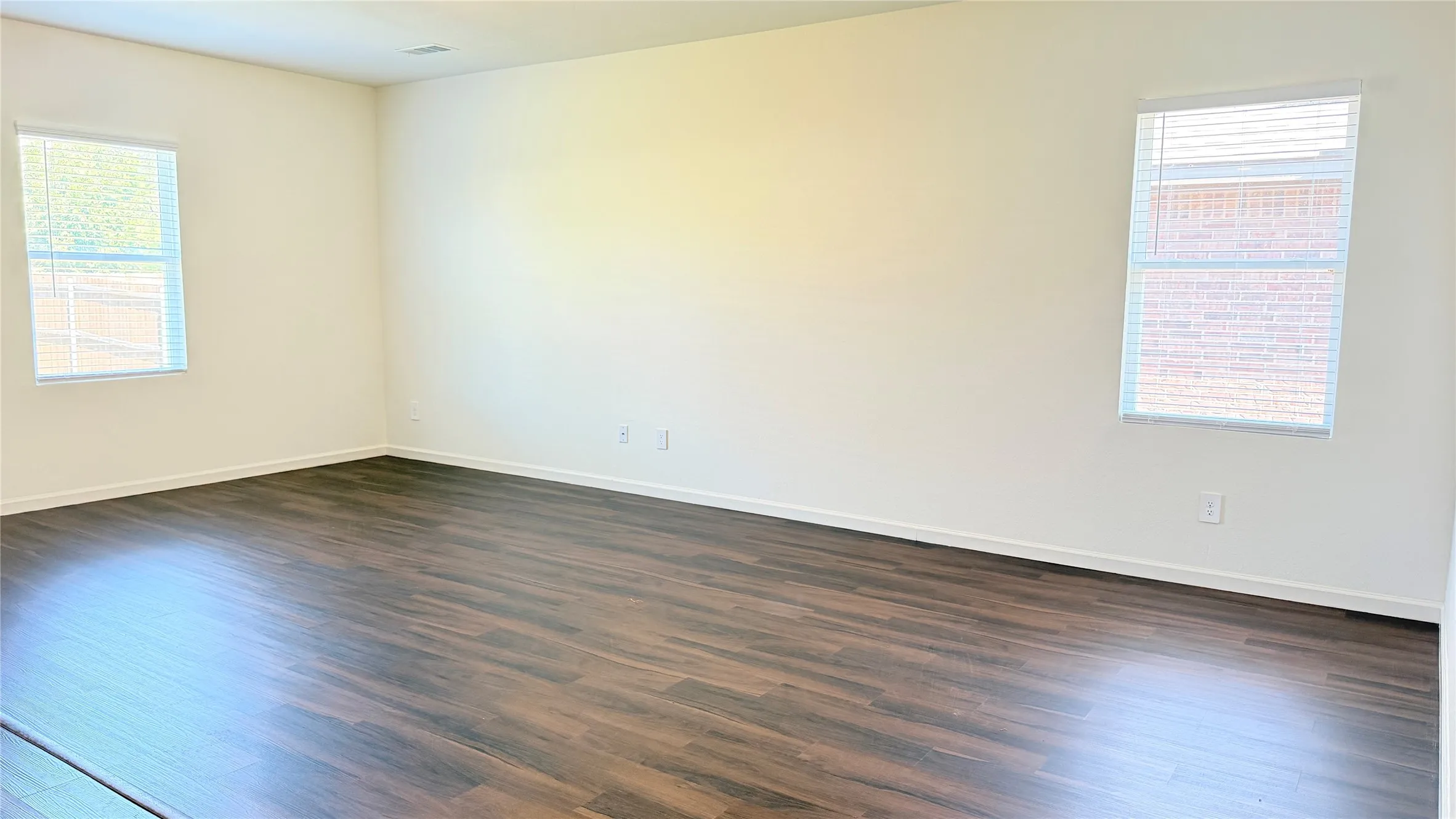 Single Family Residence For Rent in Collin County , 717 Yorkshire Drive, Lavon, Texas 75166, 4 Bedroom, 2 Bathroom, 2 Garage spaces, 1,884 Sqft, built in 2022, mls#21360578, Real Estate Agent in Lavon, Homes For Rent in Collin county, Homes For Rent in Lavon, Realtor in Lavon Texas, Real Estate Brokerage Independent Realty Texas, Luminita Cordes Realtor