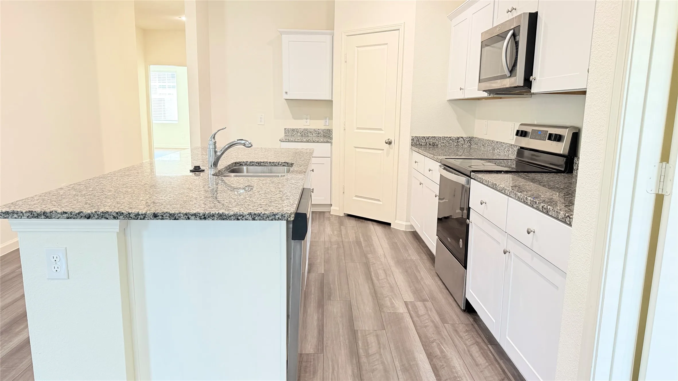 Single Family Residence For Rent in Collin County , 717 Yorkshire Drive, Lavon, Texas 75166, 4 Bedroom, 2 Bathroom, 2 Garage spaces, 1,884 Sqft, built in 2022, mls#21360578, Real Estate Agent in Lavon, Homes For Rent in Collin county, Homes For Rent in Lavon, Realtor in Lavon Texas, Real Estate Brokerage Independent Realty Texas, Luminita Cordes Realtor
