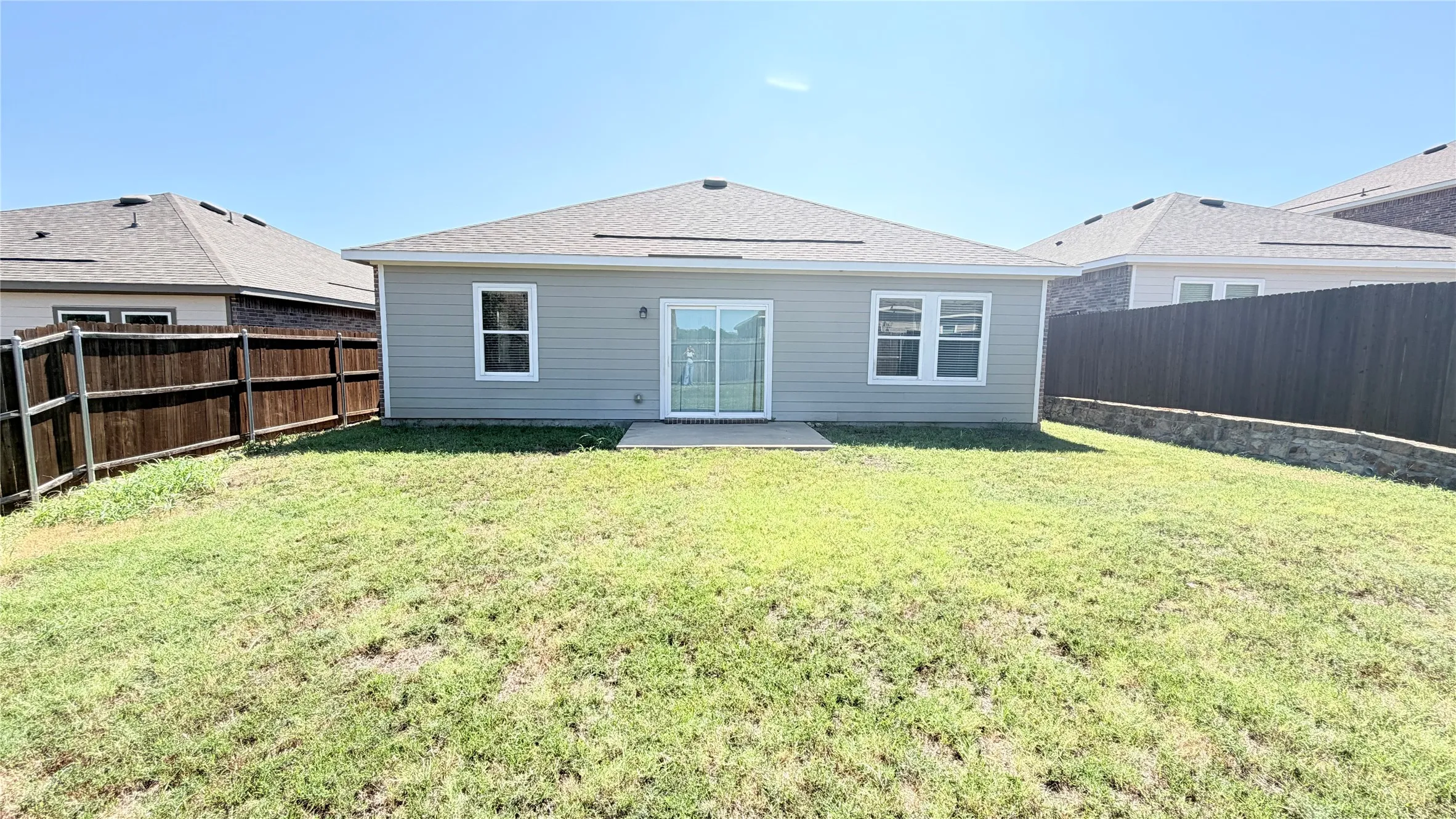 Single Family Residence For Rent in Collin County , 717 Yorkshire Drive, Lavon, Texas 75166, 4 Bedroom, 2 Bathroom, 2 Garage spaces, 1,884 Sqft, built in 2022, mls#21360578, Real Estate Agent in Lavon, Homes For Rent in Collin county, Homes For Rent in Lavon, Realtor in Lavon Texas, Real Estate Brokerage Independent Realty Texas, Luminita Cordes Realtor