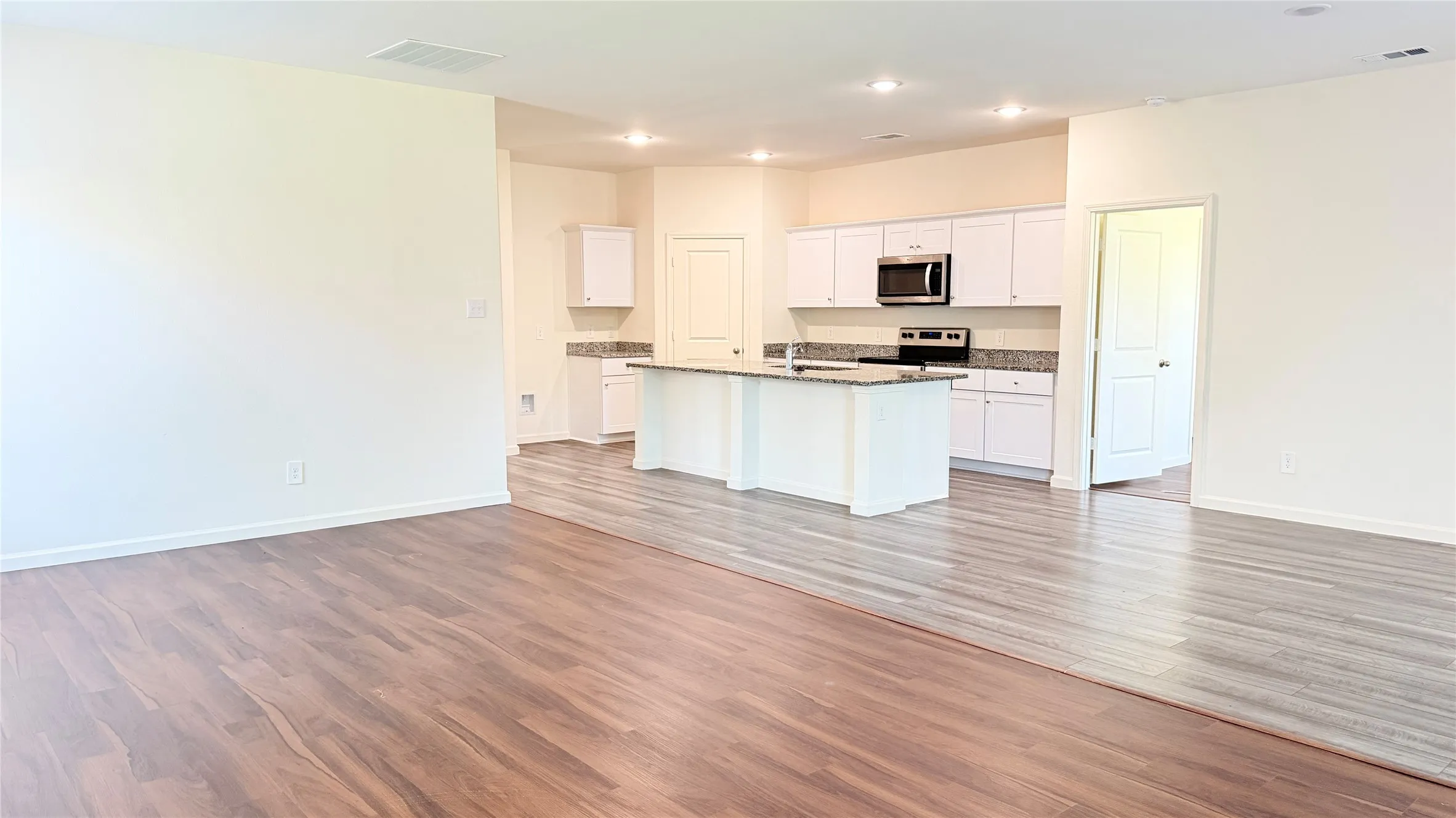 Single Family Residence For Rent in Collin County , 717 Yorkshire Drive, Lavon, Texas 75166, 4 Bedroom, 2 Bathroom, 2 Garage spaces, 1,884 Sqft, built in 2022, mls#21360578, Real Estate Agent in Lavon, Homes For Rent in Collin county, Homes For Rent in Lavon, Realtor in Lavon Texas, Real Estate Brokerage Independent Realty Texas, Luminita Cordes Realtor