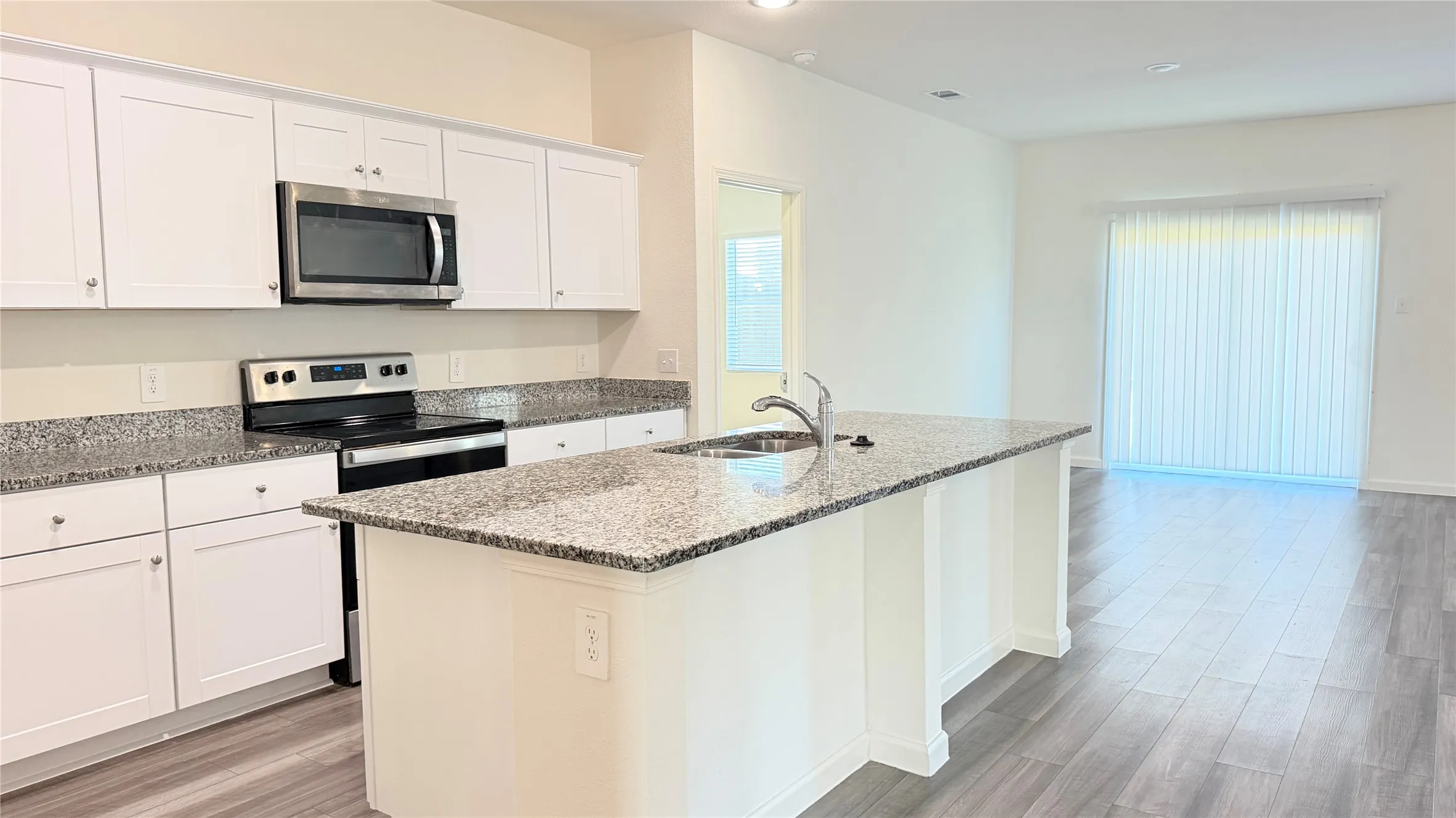 Single Family Residence For Rent in Collin County , 717 Yorkshire Drive, Lavon, Texas 75166, 4 Bedroom, 2 Bathroom, 2 Garage spaces, 1,884 Sqft, built in 2022, mls#21360578, Real Estate Agent in Lavon, Homes For Rent in Collin county, Homes For Rent in Lavon, Realtor in Lavon Texas, Real Estate Brokerage Independent Realty Texas, Luminita Cordes Realtor