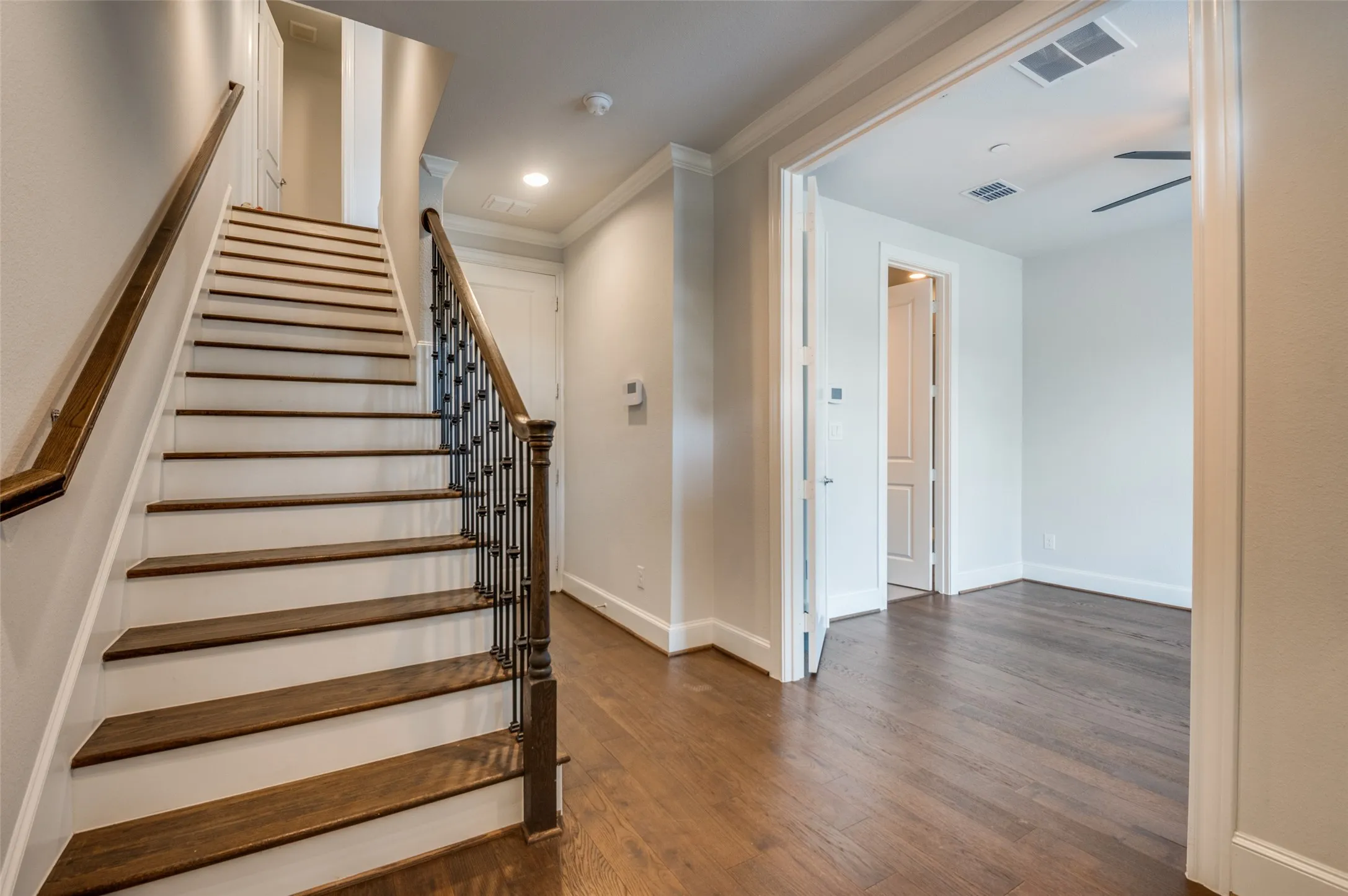 Townhouse For Rent in Dallas County , 2262 Alterbrook Lane, Dallas, Texas 75219, 3 Bedroom, 4 Bathroom, 2 Garage spaces, 2,046 Sqft, built in 2018, mls#21341010, Real Estate Agent in Dallas, Homes For Rent in Dallas county, Homes For Rent in Dallas, Realtor in Dallas Texas, Real Estate Brokerage Independent Realty Texas, Luminita Cordes Realtor