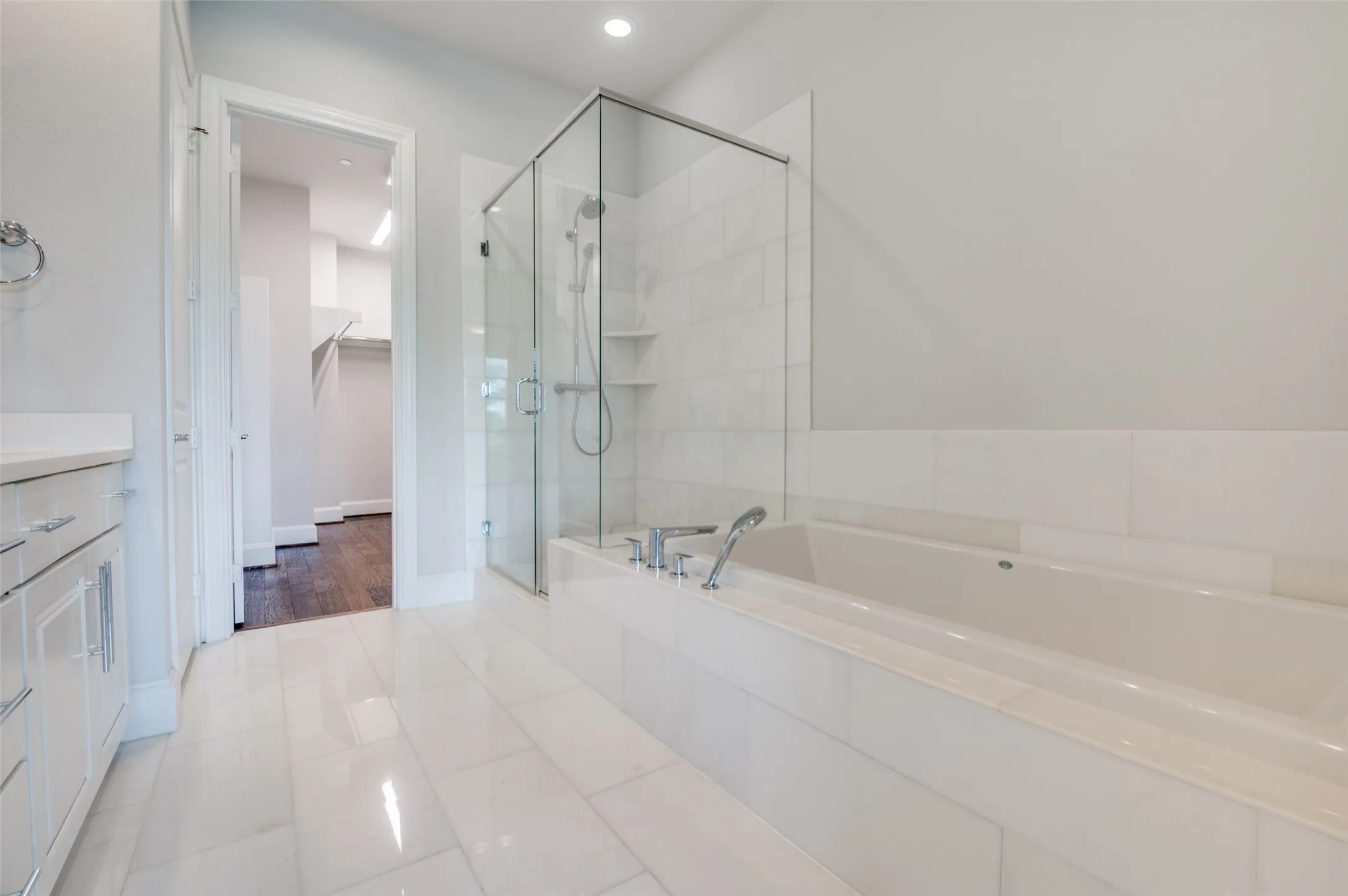 Townhouse For Rent in Dallas County , 2262 Alterbrook Lane, Dallas, Texas 75219, 3 Bedroom, 4 Bathroom, 2 Garage spaces, 2,046 Sqft, built in 2018, mls#21341010, Real Estate Agent in Dallas, Homes For Rent in Dallas county, Homes For Rent in Dallas, Realtor in Dallas Texas, Real Estate Brokerage Independent Realty Texas, Luminita Cordes Realtor
