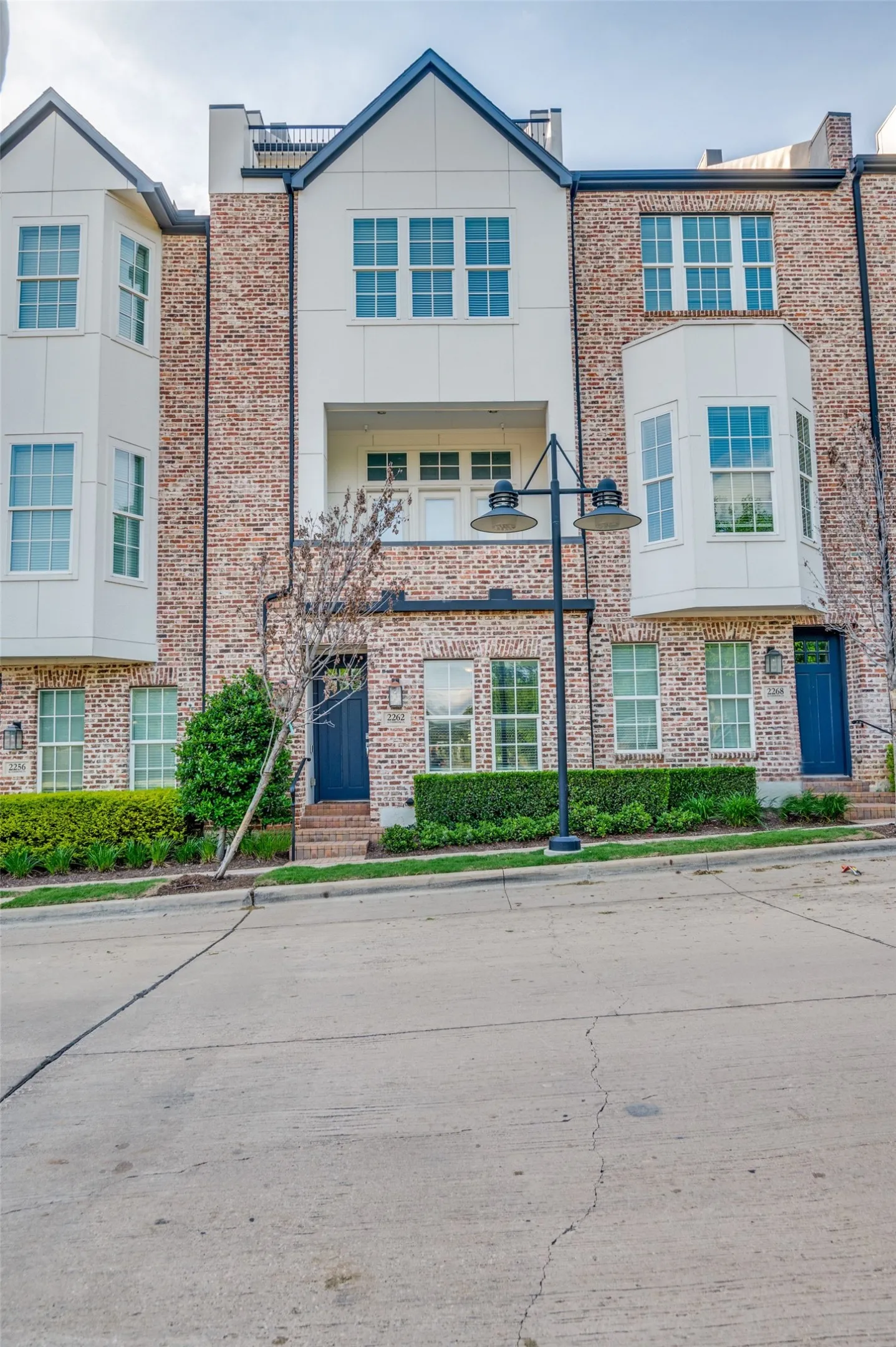 Townhouse For Rent in Dallas County , 2262 Alterbrook Lane, Dallas, Texas 75219, 3 Bedroom, 4 Bathroom, 2 Garage spaces, 2,046 Sqft, built in 2018, mls#21341010, Real Estate Agent in Dallas, Homes For Rent in Dallas county, Homes For Rent in Dallas, Realtor in Dallas Texas, Real Estate Brokerage Independent Realty Texas, Luminita Cordes Realtor