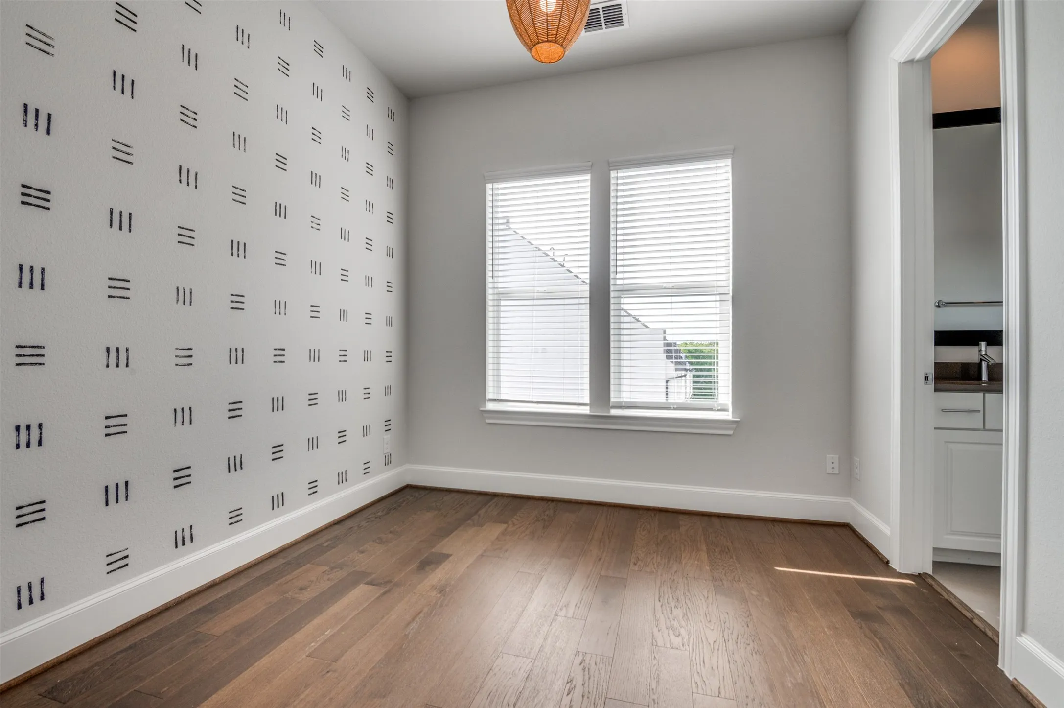 Townhouse For Rent in Dallas County , 2262 Alterbrook Lane, Dallas, Texas 75219, 3 Bedroom, 4 Bathroom, 2 Garage spaces, 2,046 Sqft, built in 2018, mls#21341010, Real Estate Agent in Dallas, Homes For Rent in Dallas county, Homes For Rent in Dallas, Realtor in Dallas Texas, Real Estate Brokerage Independent Realty Texas, Luminita Cordes Realtor