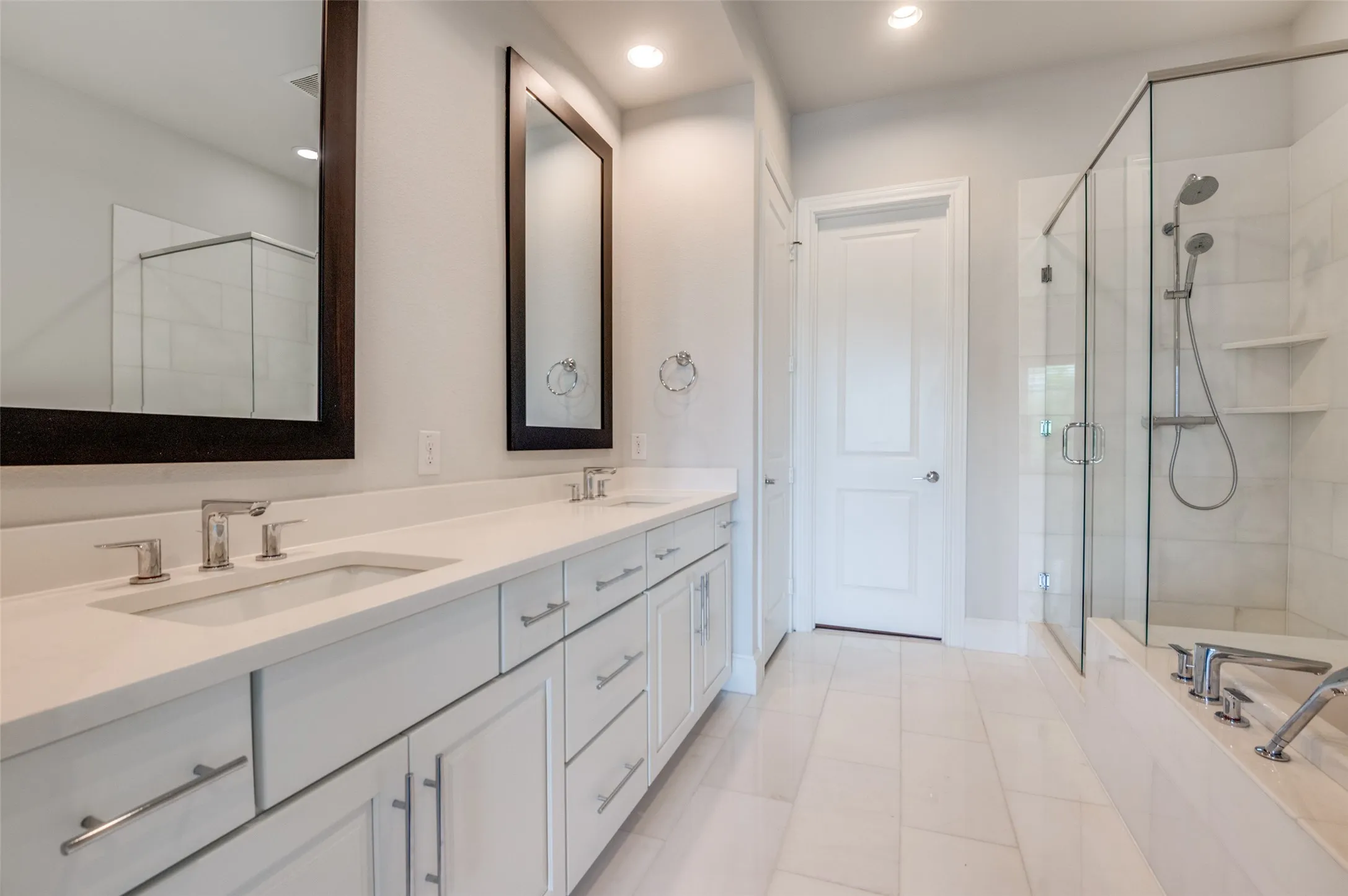 Townhouse For Rent in Dallas County , 2262 Alterbrook Lane, Dallas, Texas 75219, 3 Bedroom, 4 Bathroom, 2 Garage spaces, 2,046 Sqft, built in 2018, mls#21341010, Real Estate Agent in Dallas, Homes For Rent in Dallas county, Homes For Rent in Dallas, Realtor in Dallas Texas, Real Estate Brokerage Independent Realty Texas, Luminita Cordes Realtor