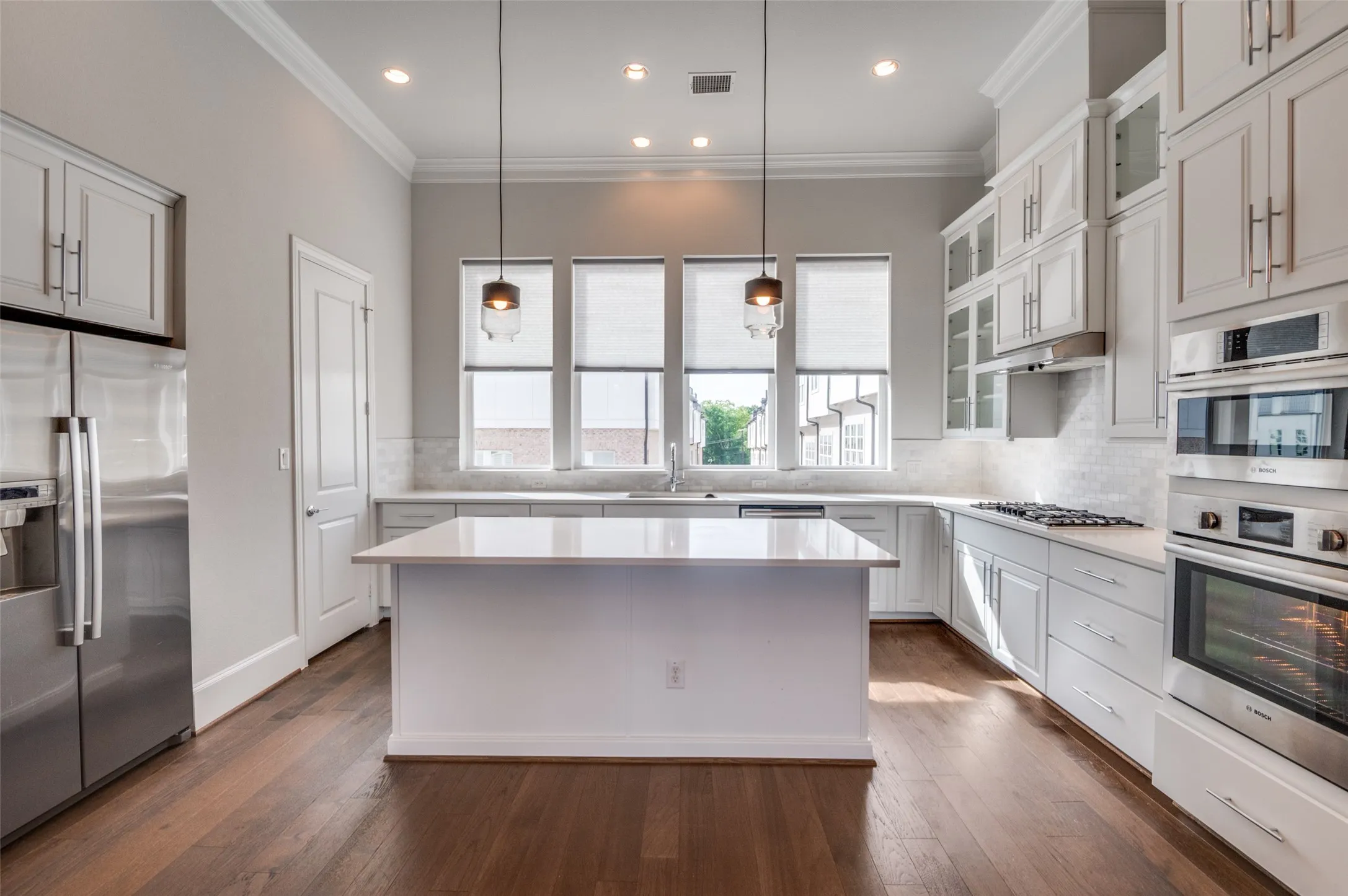 Townhouse For Rent in Dallas County , 2262 Alterbrook Lane, Dallas, Texas 75219, 3 Bedroom, 4 Bathroom, 2 Garage spaces, 2,046 Sqft, built in 2018, mls#21341010, Real Estate Agent in Dallas, Homes For Rent in Dallas county, Homes For Rent in Dallas, Realtor in Dallas Texas, Real Estate Brokerage Independent Realty Texas, Luminita Cordes Realtor