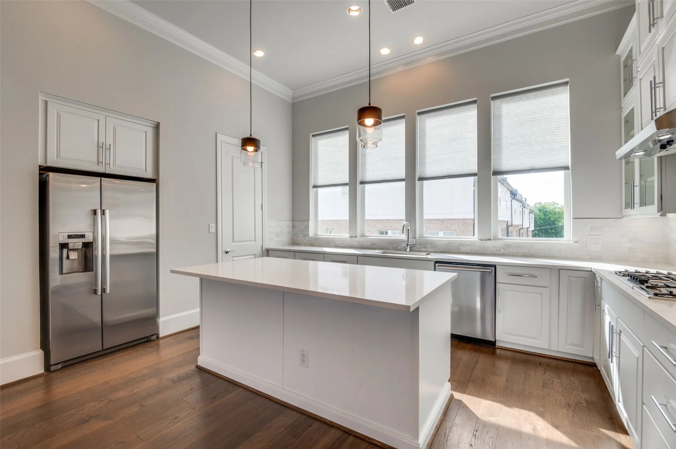 Townhouse For Rent in Dallas County , 2262 Alterbrook Lane, Dallas, Texas 75219, 3 Bedroom, 4 Bathroom, 2 Garage spaces, 2,046 Sqft, built in 2018, mls#21341010, Real Estate Agent in Dallas, Homes For Rent in Dallas county, Homes For Rent in Dallas, Realtor in Dallas Texas, Real Estate Brokerage Independent Realty Texas, Luminita Cordes Realtor