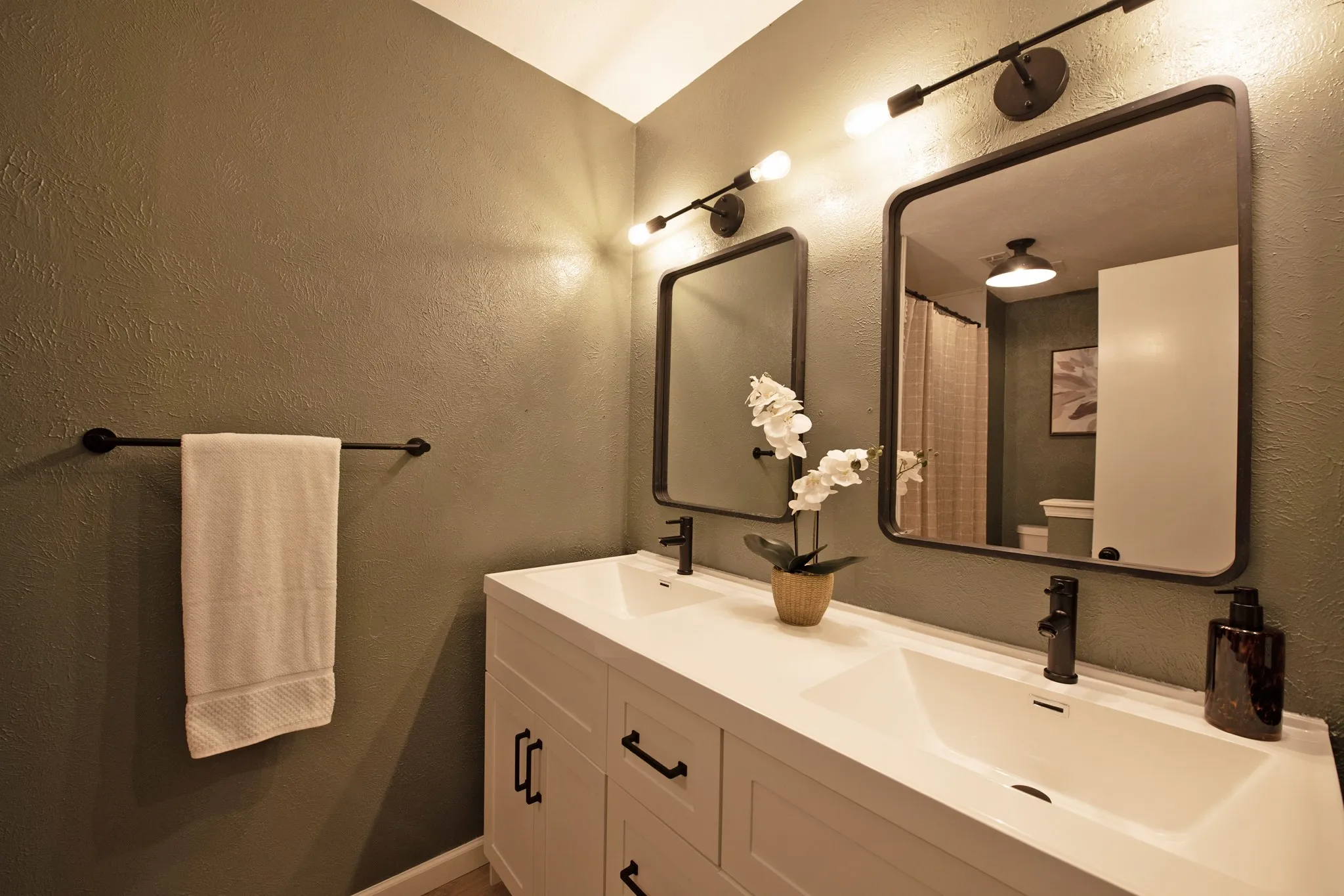 Single Family Residence For Rent in Rockwall County , 9322 Shipman Street, Rowlett, Texas 75088, 4 Bedroom, 2 Bathroom, 2 Garage spaces, 2,145 Sqft, built in 1985, mls#21360596, Real Estate Agent in Rowlett, Homes For Rent in Rockwall county, Homes For Rent in Rowlett, Realtor in Rowlett Texas, Real Estate Brokerage Independent Realty Texas, Luminita Cordes Realtor