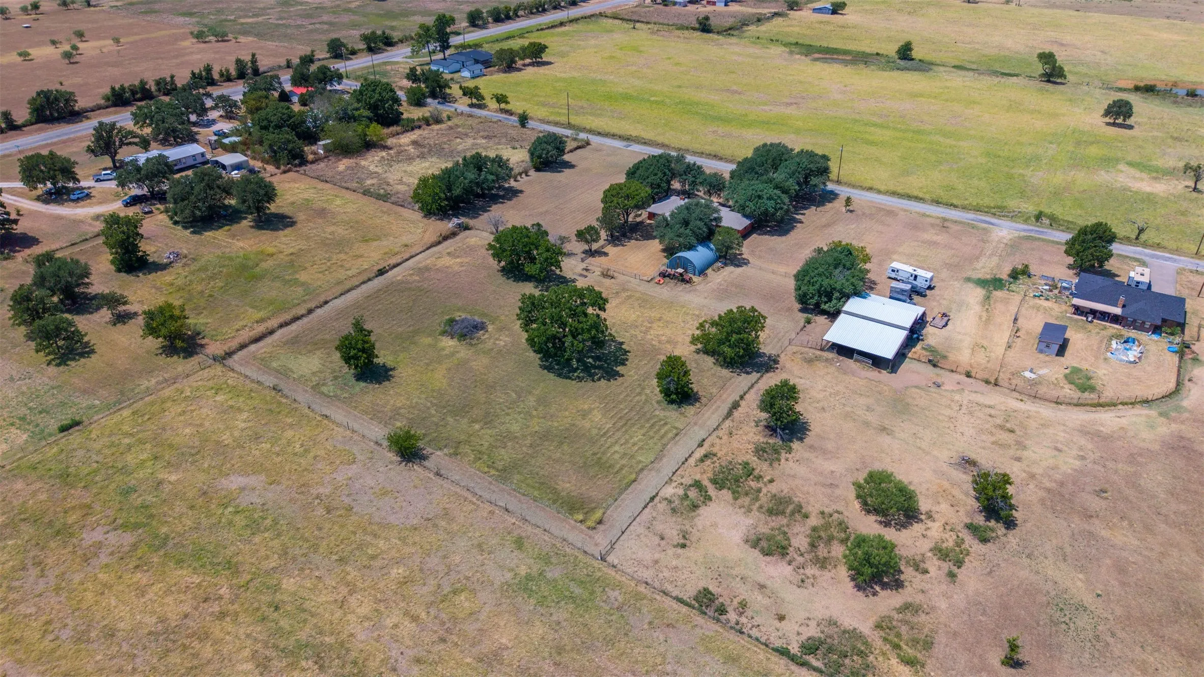Single Family Residence For Sale in Palo Pinto County , 805 S Swanson Road, Mineral Wells, Texas 76067, 3 Bedroom, 2 Bathroom, 2 Garage spaces, 1,700 Sqft, built in 1984, mls#21358508, Real Estate Agent in Mineral Wells, Homes For Sale in Palo Pinto county, Homes For Sale in Mineral Wells, Realtor in Mineral Wells Texas, Real Estate Brokerage Independent Realty Texas, Luminita Cordes Realtor
