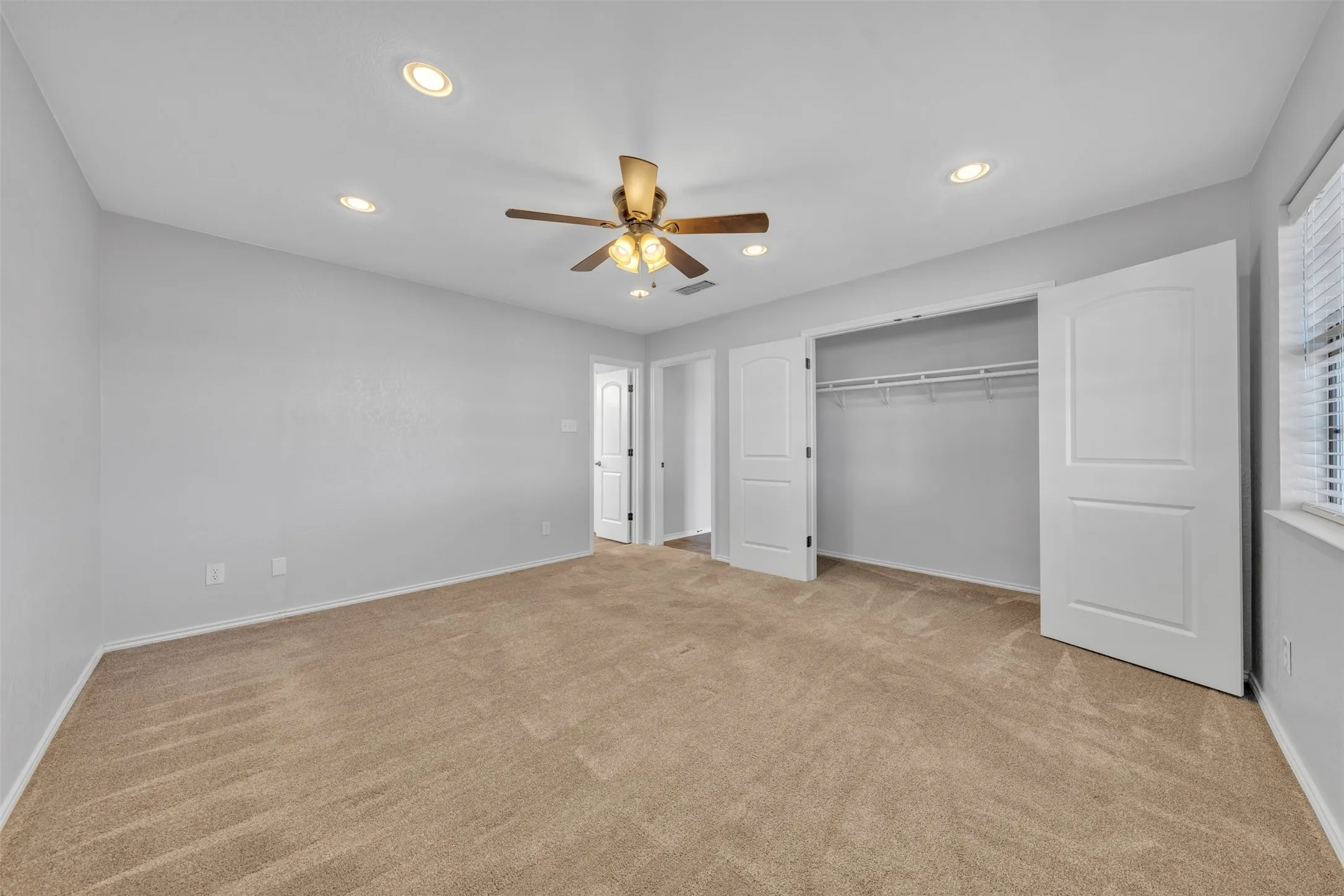 Single Family Residence For Sale in Palo Pinto County , 805 S Swanson Road, Mineral Wells, Texas 76067, 3 Bedroom, 2 Bathroom, 2 Garage spaces, 1,700 Sqft, built in 1984, mls#21358508, Real Estate Agent in Mineral Wells, Homes For Sale in Palo Pinto county, Homes For Sale in Mineral Wells, Realtor in Mineral Wells Texas, Real Estate Brokerage Independent Realty Texas, Luminita Cordes Realtor