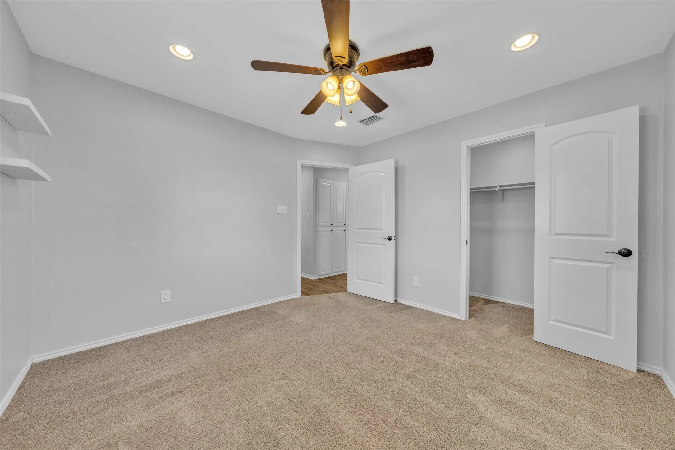 Single Family Residence For Sale in Palo Pinto County , 805 S Swanson Road, Mineral Wells, Texas 76067, 3 Bedroom, 2 Bathroom, 2 Garage spaces, 1,700 Sqft, built in 1984, mls#21358508, Real Estate Agent in Mineral Wells, Homes For Sale in Palo Pinto county, Homes For Sale in Mineral Wells, Realtor in Mineral Wells Texas, Real Estate Brokerage Independent Realty Texas, Luminita Cordes Realtor