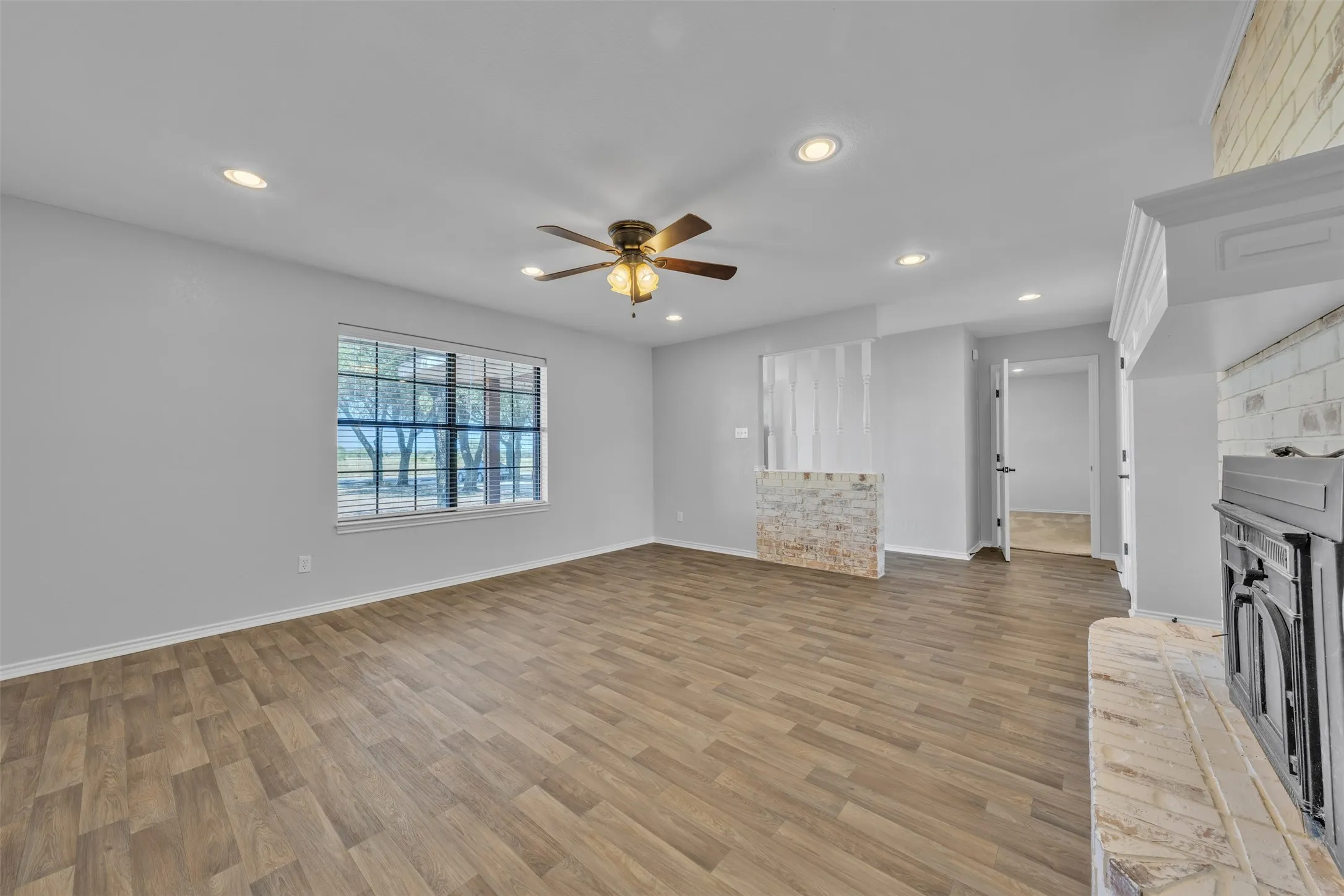 Single Family Residence For Sale in Palo Pinto County , 805 S Swanson Road, Mineral Wells, Texas 76067, 3 Bedroom, 2 Bathroom, 2 Garage spaces, 1,700 Sqft, built in 1984, mls#21358508, Real Estate Agent in Mineral Wells, Homes For Sale in Palo Pinto county, Homes For Sale in Mineral Wells, Realtor in Mineral Wells Texas, Real Estate Brokerage Independent Realty Texas, Luminita Cordes Realtor