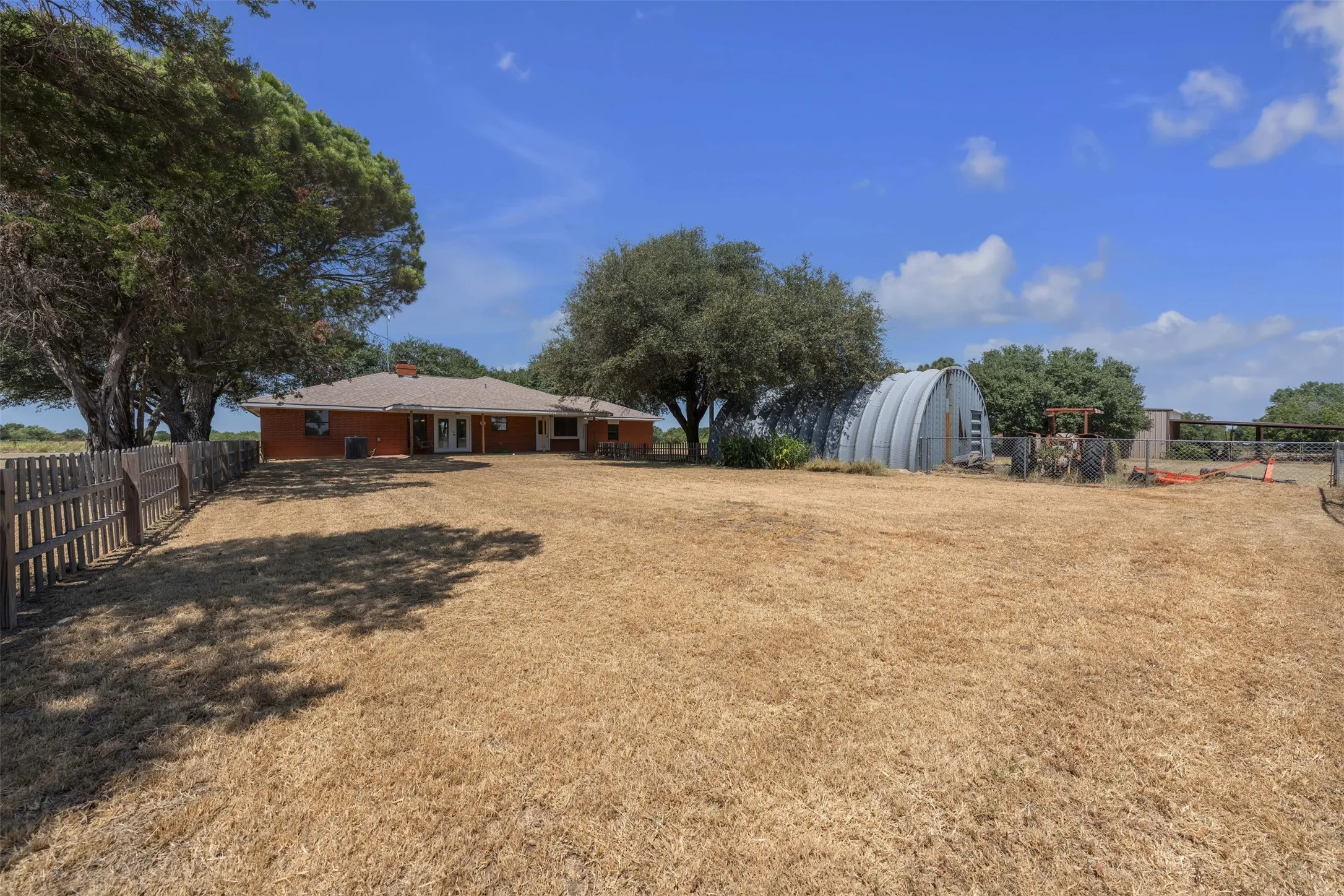 Single Family Residence For Sale in Palo Pinto County , 805 S Swanson Road, Mineral Wells, Texas 76067, 3 Bedroom, 2 Bathroom, 2 Garage spaces, 1,700 Sqft, built in 1984, mls#21358508, Real Estate Agent in Mineral Wells, Homes For Sale in Palo Pinto county, Homes For Sale in Mineral Wells, Realtor in Mineral Wells Texas, Real Estate Brokerage Independent Realty Texas, Luminita Cordes Realtor