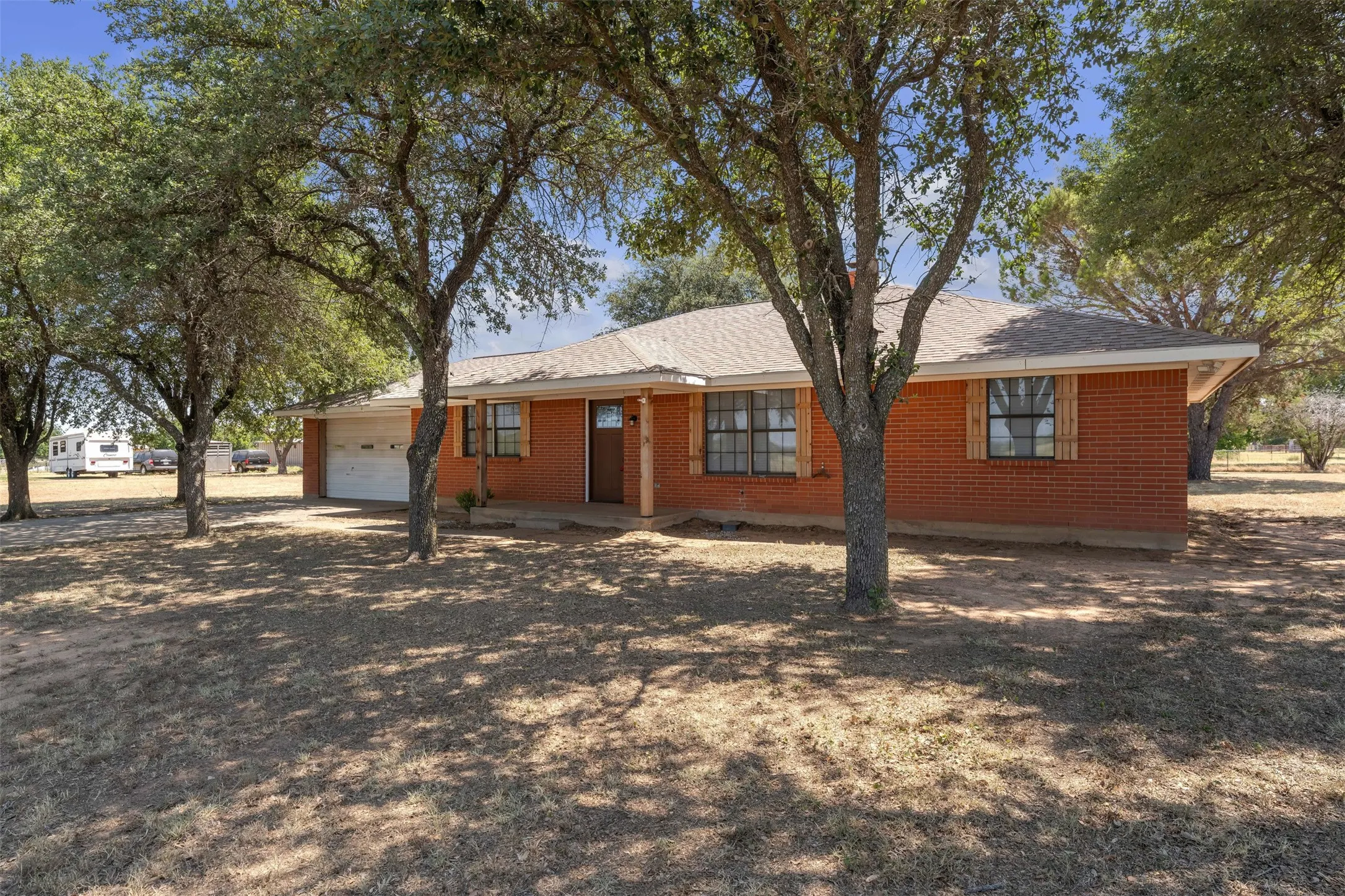 Single Family Residence For Sale in Palo Pinto County , 805 S Swanson Road, Mineral Wells, Texas 76067, 3 Bedroom, 2 Bathroom, 2 Garage spaces, 1,700 Sqft, built in 1984, mls#21358508, Real Estate Agent in Mineral Wells, Homes For Sale in Palo Pinto county, Homes For Sale in Mineral Wells, Realtor in Mineral Wells Texas, Real Estate Brokerage Independent Realty Texas, Luminita Cordes Realtor