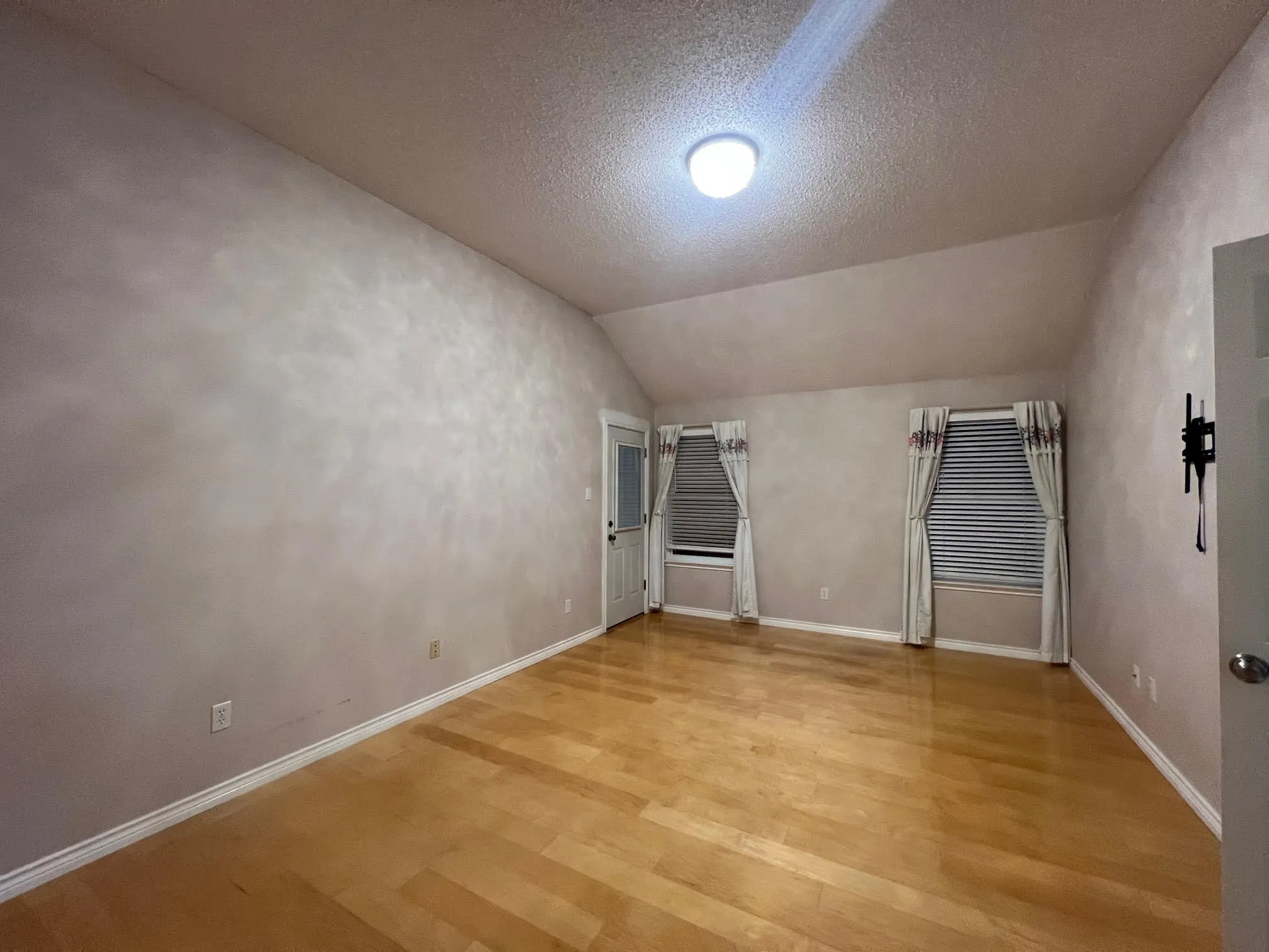 Single Family Residence For Rent in Collin County , 1008 Charter Oak Street, Allen, Texas 75002, 5 Bedroom, 2 Bathroom, 2 Garage spaces, 1,953 Sqft, built in 1988, mls#21359542, Real Estate Agent in Allen, Homes For Rent in Collin county, Homes For Rent in Allen, Realtor in Allen Texas, Real Estate Brokerage Independent Realty Texas, Luminita Cordes Realtor