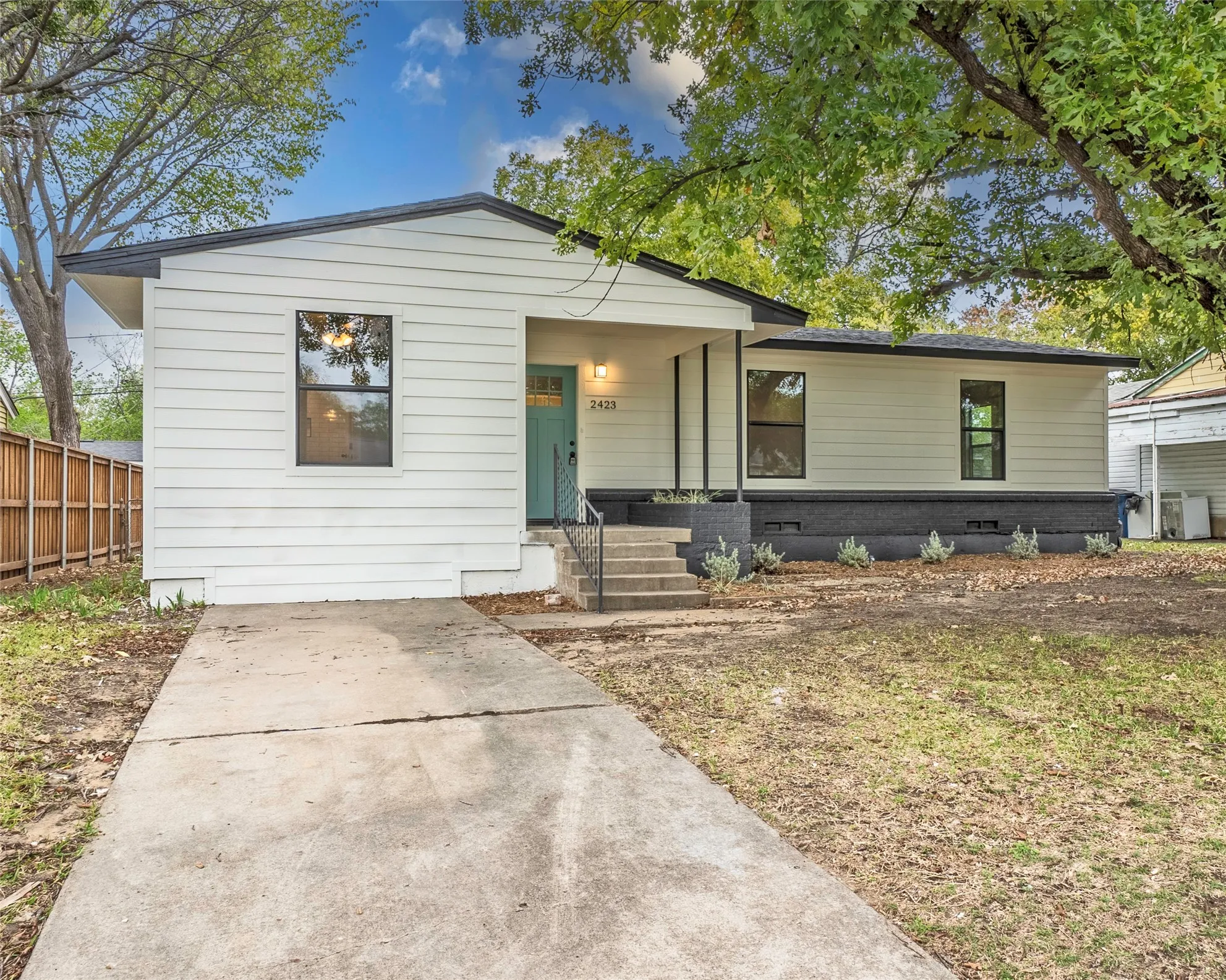 Single Family Residence For Rent in Dallas County , 2423 Fenwick Drive, Dallas, Texas 75228, 3 Bedroom, 2 Bathroom, Garage spaces, 1,320 Sqft, built in 1951, mls#21360597, Real Estate Agent in Dallas, Homes For Rent in Dallas county, Homes For Rent in Dallas, Realtor in Dallas Texas, Real Estate Brokerage Independent Realty Texas, Luminita Cordes Realtor