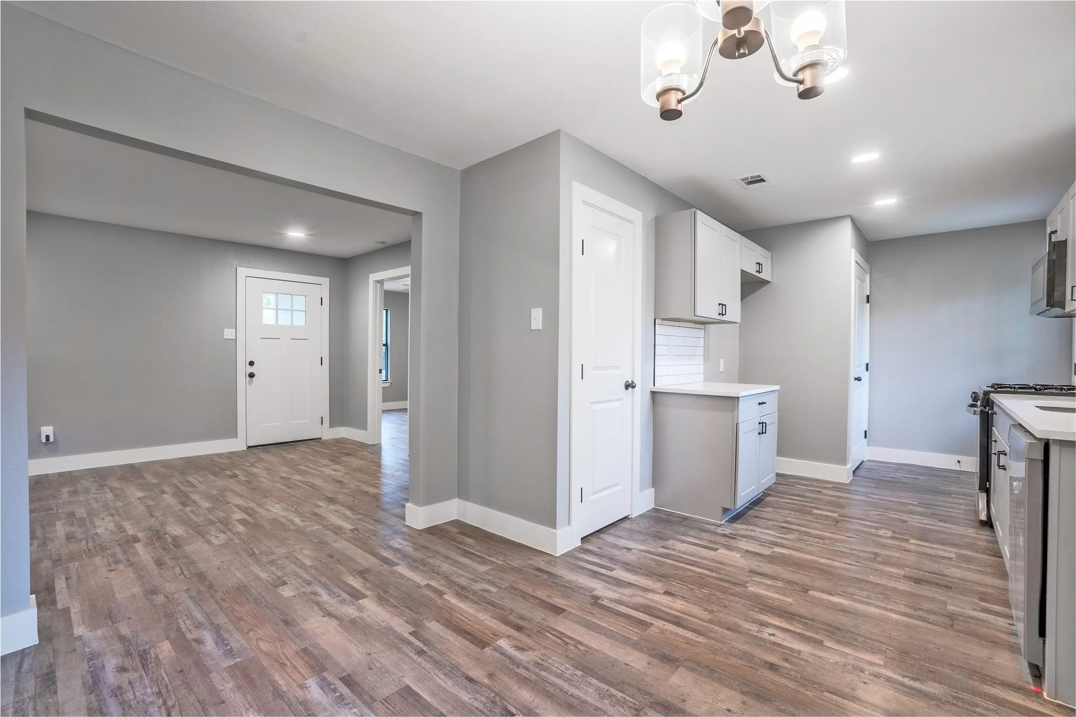 Single Family Residence For Rent in Dallas County , 2423 Fenwick Drive, Dallas, Texas 75228, 3 Bedroom, 2 Bathroom, Garage spaces, 1,320 Sqft, built in 1951, mls#21360597, Real Estate Agent in Dallas, Homes For Rent in Dallas county, Homes For Rent in Dallas, Realtor in Dallas Texas, Real Estate Brokerage Independent Realty Texas, Luminita Cordes Realtor