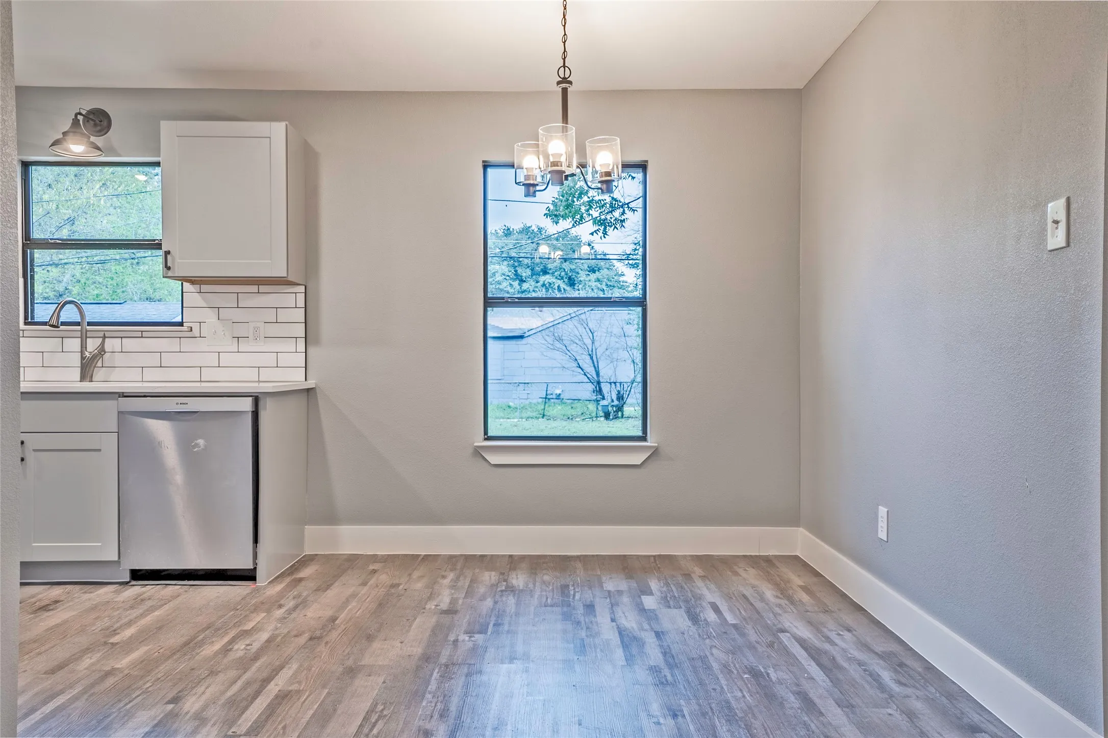 Single Family Residence For Rent in Dallas County , 2423 Fenwick Drive, Dallas, Texas 75228, 3 Bedroom, 2 Bathroom, Garage spaces, 1,320 Sqft, built in 1951, mls#21360597, Real Estate Agent in Dallas, Homes For Rent in Dallas county, Homes For Rent in Dallas, Realtor in Dallas Texas, Real Estate Brokerage Independent Realty Texas, Luminita Cordes Realtor