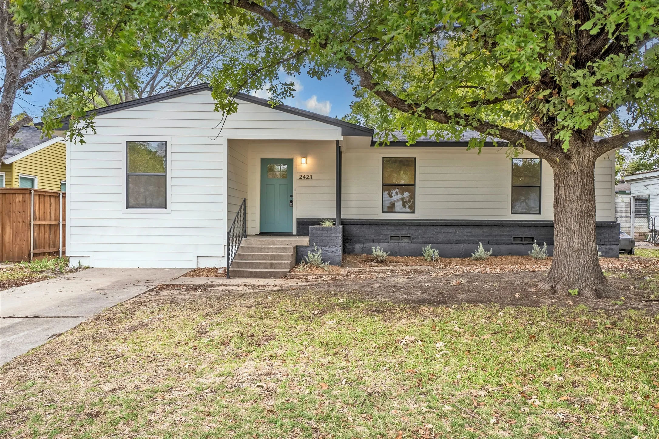 Single Family Residence For Rent in Dallas County , 2423 Fenwick Drive, Dallas, Texas 75228, 3 Bedroom, 2 Bathroom, Garage spaces, 1,320 Sqft, built in 1951, mls#21360597, Real Estate Agent in Dallas, Homes For Rent in Dallas county, Homes For Rent in Dallas, Realtor in Dallas Texas, Real Estate Brokerage Independent Realty Texas, Luminita Cordes Realtor