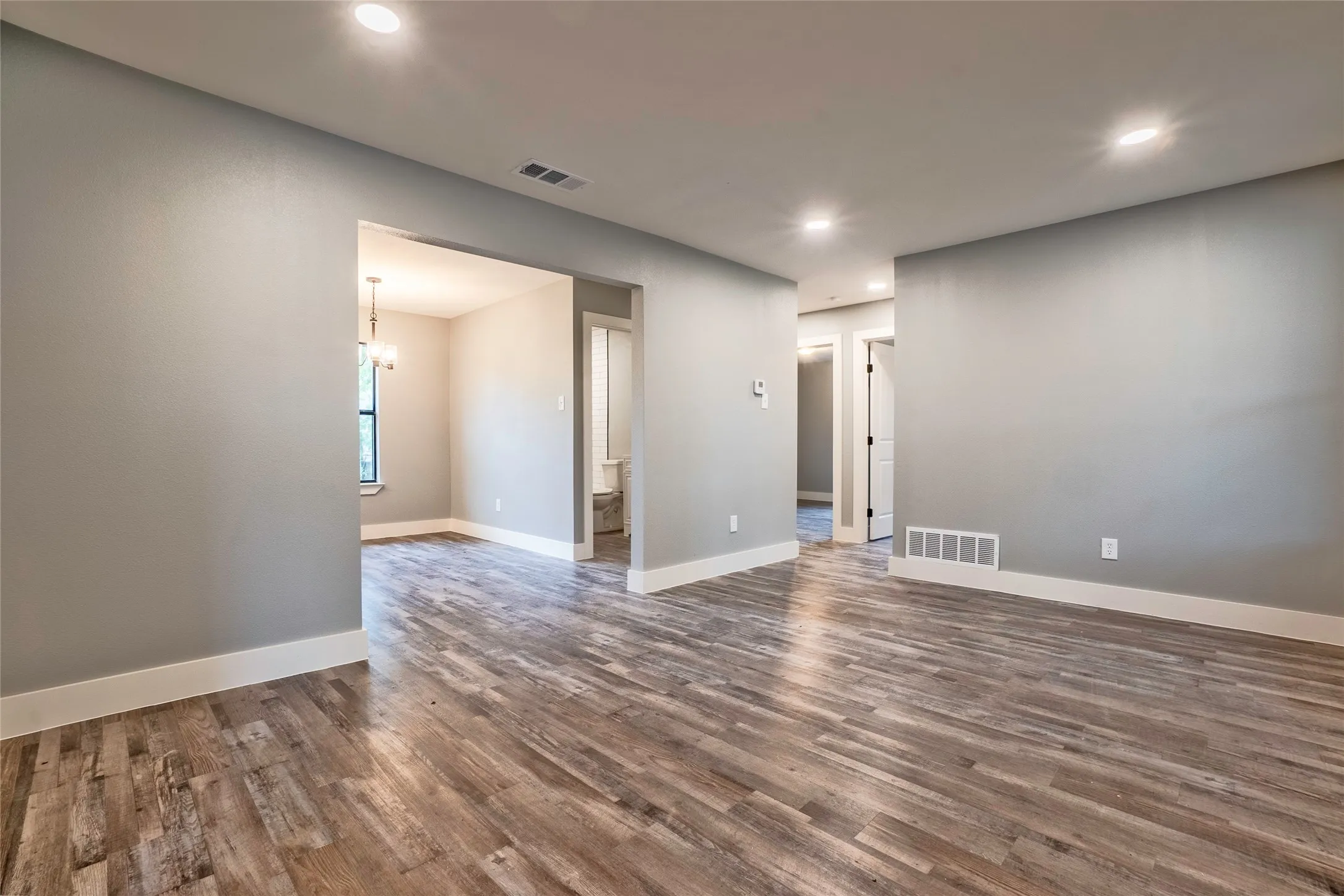 Single Family Residence For Rent in Dallas County , 2423 Fenwick Drive, Dallas, Texas 75228, 3 Bedroom, 2 Bathroom, Garage spaces, 1,320 Sqft, built in 1951, mls#21360597, Real Estate Agent in Dallas, Homes For Rent in Dallas county, Homes For Rent in Dallas, Realtor in Dallas Texas, Real Estate Brokerage Independent Realty Texas, Luminita Cordes Realtor