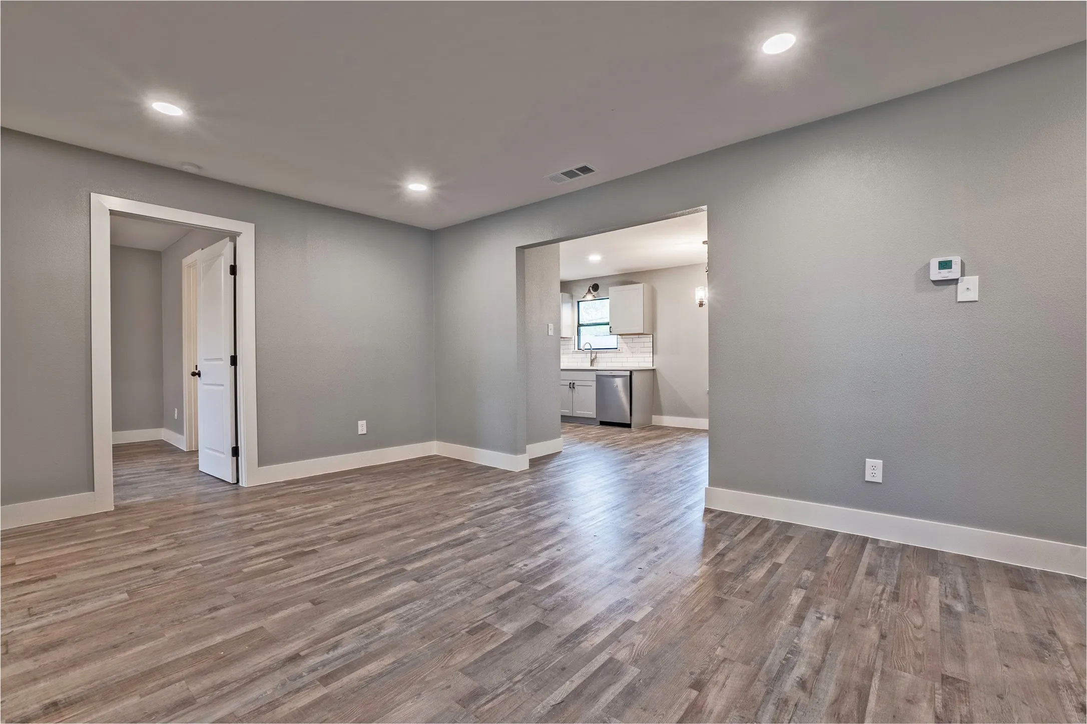 Single Family Residence For Rent in Dallas County , 2423 Fenwick Drive, Dallas, Texas 75228, 3 Bedroom, 2 Bathroom, Garage spaces, 1,320 Sqft, built in 1951, mls#21360597, Real Estate Agent in Dallas, Homes For Rent in Dallas county, Homes For Rent in Dallas, Realtor in Dallas Texas, Real Estate Brokerage Independent Realty Texas, Luminita Cordes Realtor