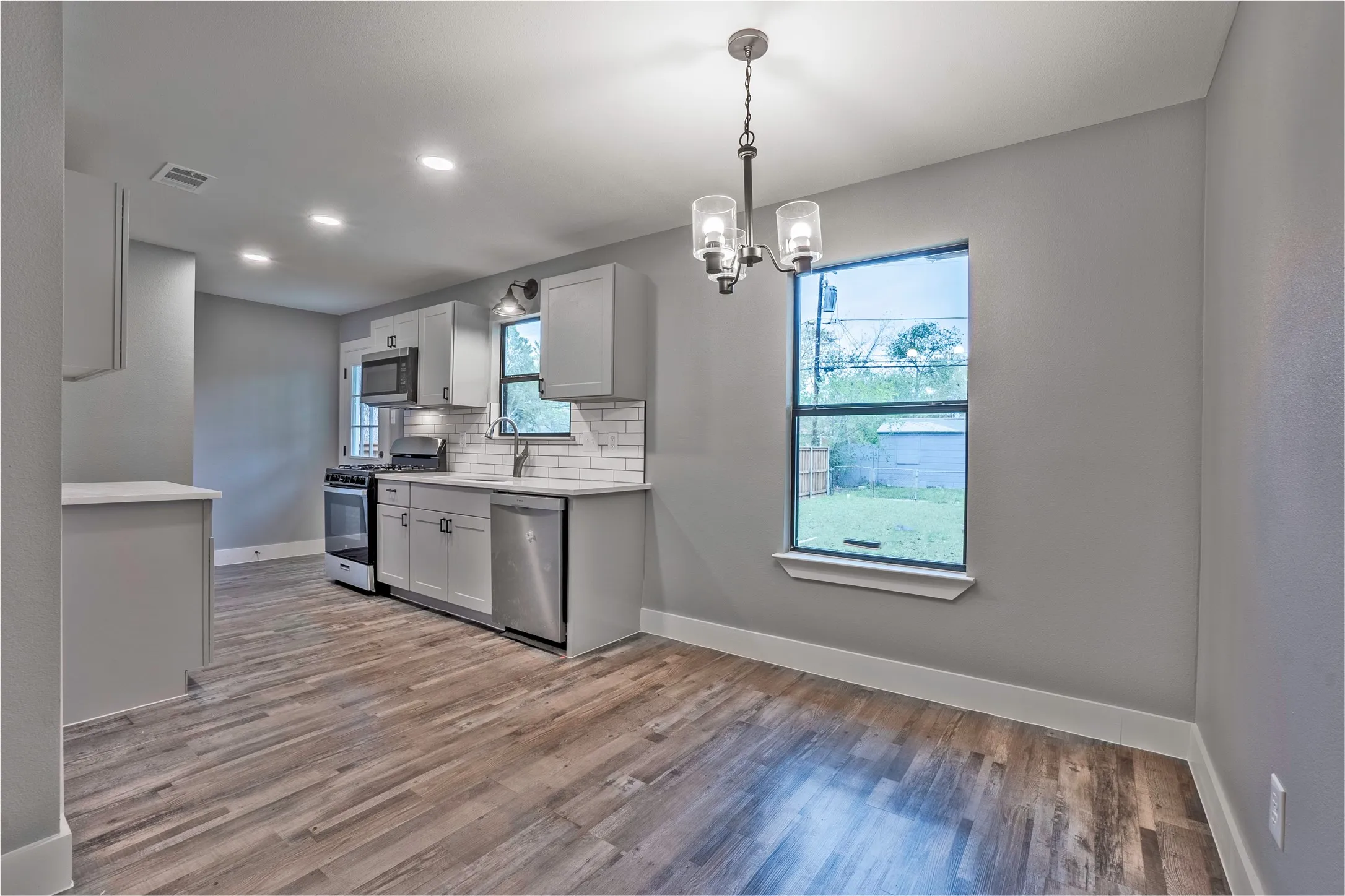 Single Family Residence For Rent in Dallas County , 2423 Fenwick Drive, Dallas, Texas 75228, 3 Bedroom, 2 Bathroom, Garage spaces, 1,320 Sqft, built in 1951, mls#21360597, Real Estate Agent in Dallas, Homes For Rent in Dallas county, Homes For Rent in Dallas, Realtor in Dallas Texas, Real Estate Brokerage Independent Realty Texas, Luminita Cordes Realtor